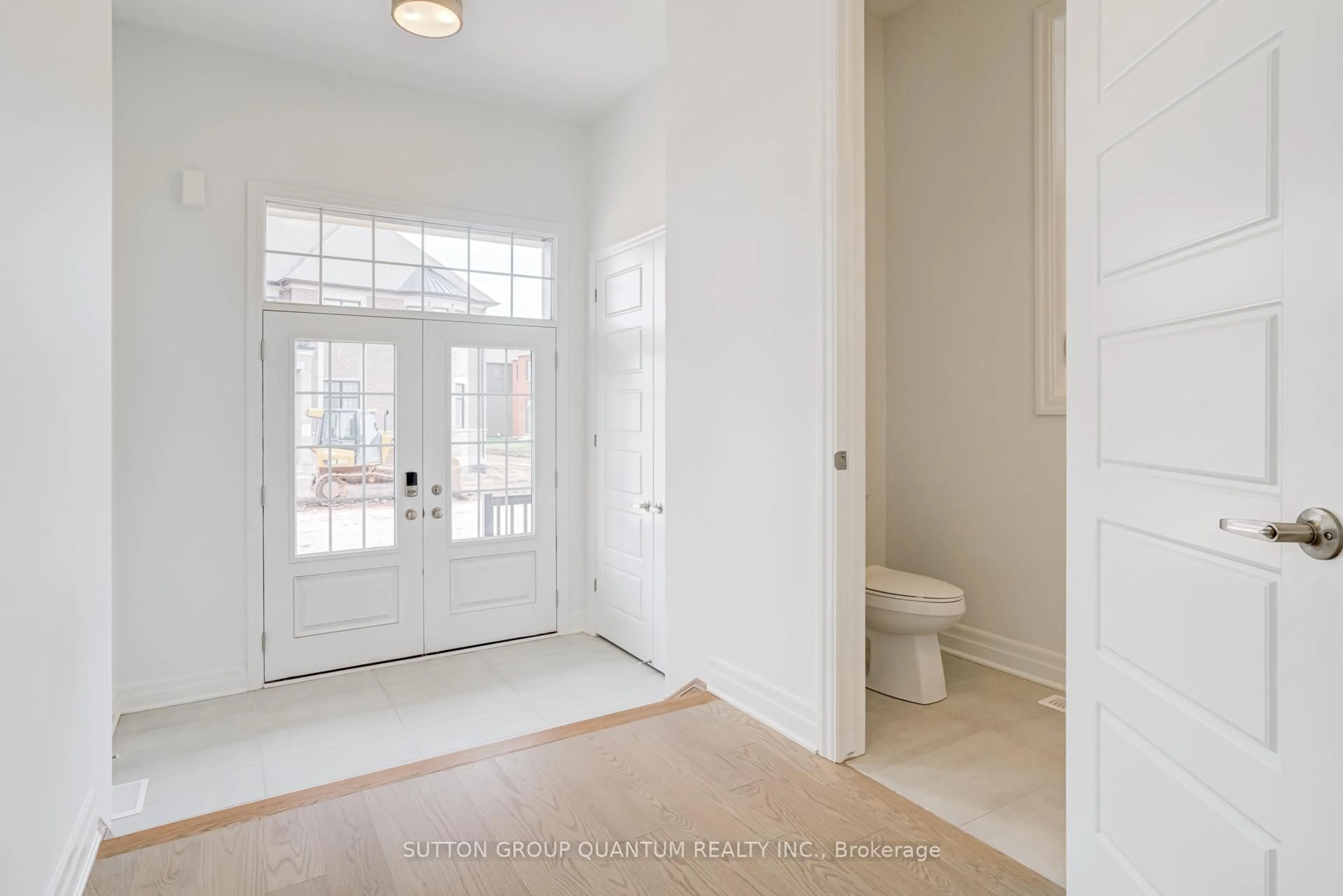 Indoor entryway for 3306 Wolverine Path, Oakville Ontario L6H 8B1