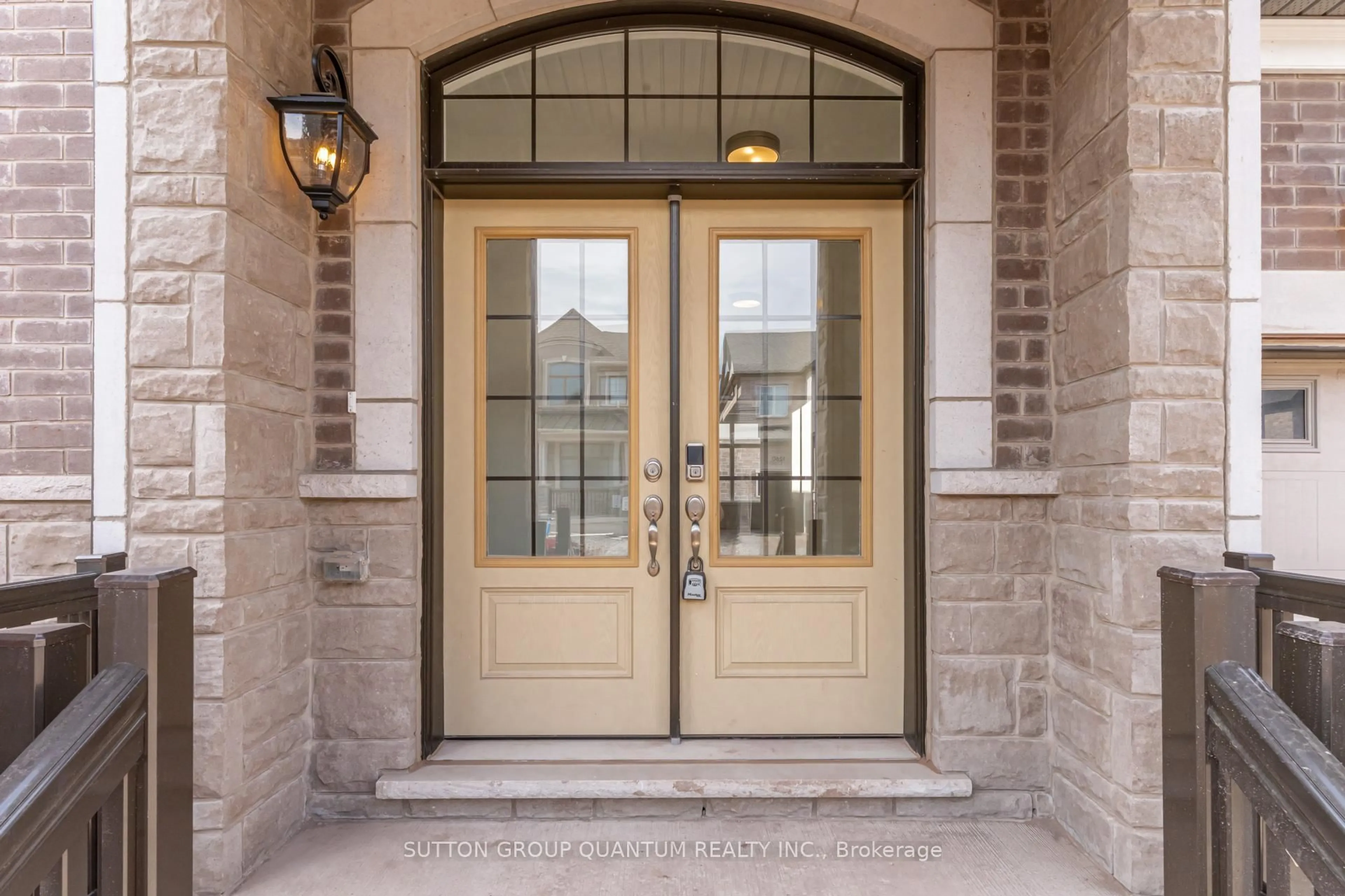Indoor entryway for 1259 Black Bear Tr, Oakville Ontario L6H 8B2