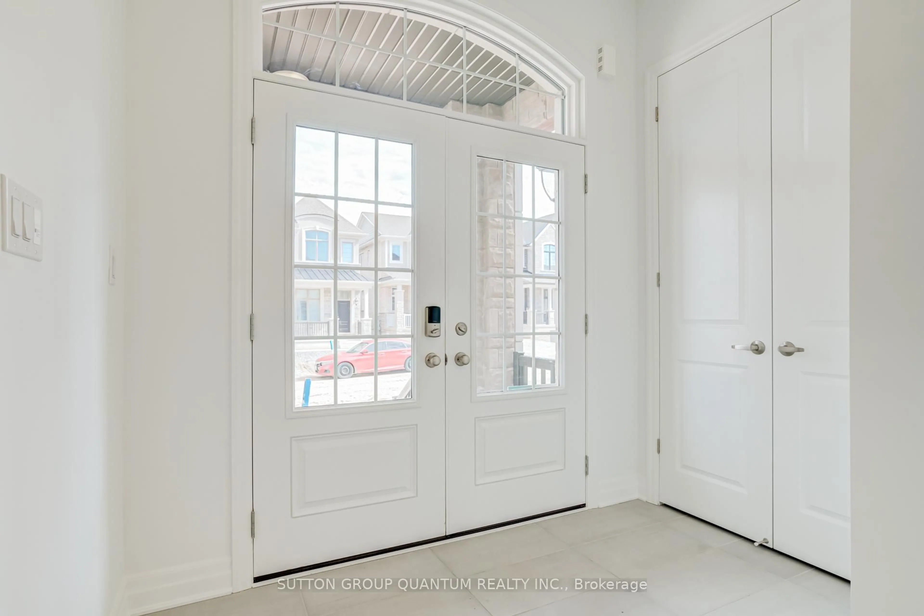 Indoor entryway for 1259 Black Bear Tr, Oakville Ontario L6H 8B2