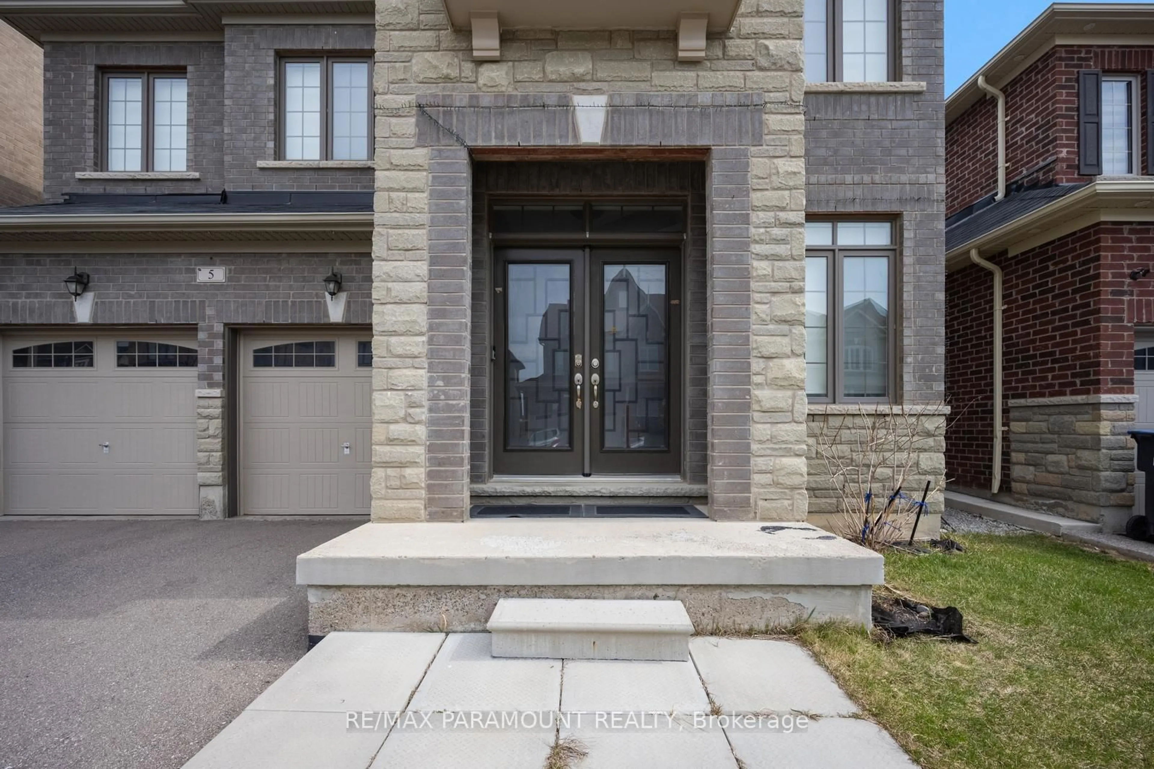 Unknown for 5 Ezra Cres, Brampton Ontario L7A 5A6