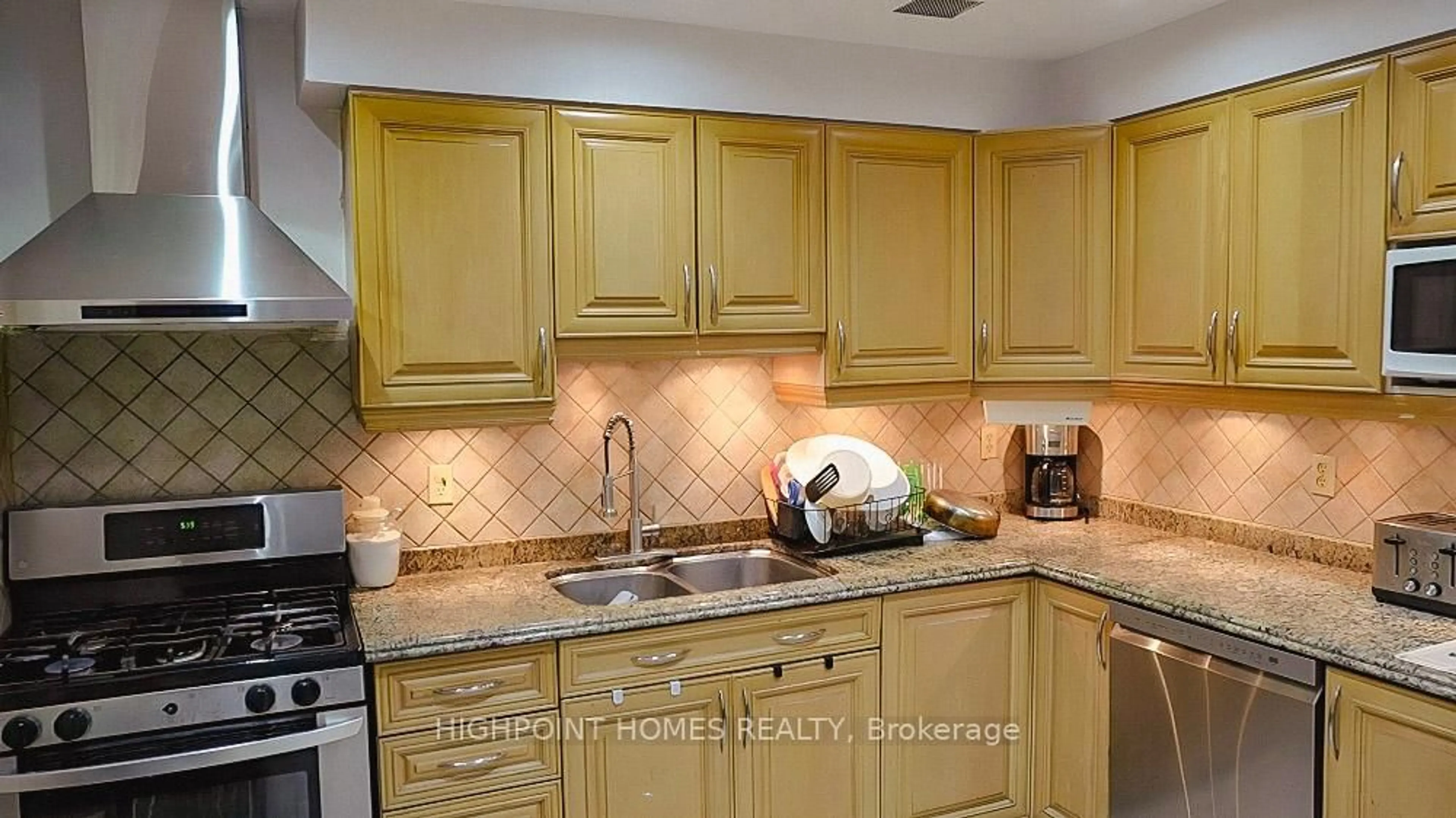 Standard kitchen, ceramic/tile floor for 14 Large Crt, Brampton Ontario L6S 5V2