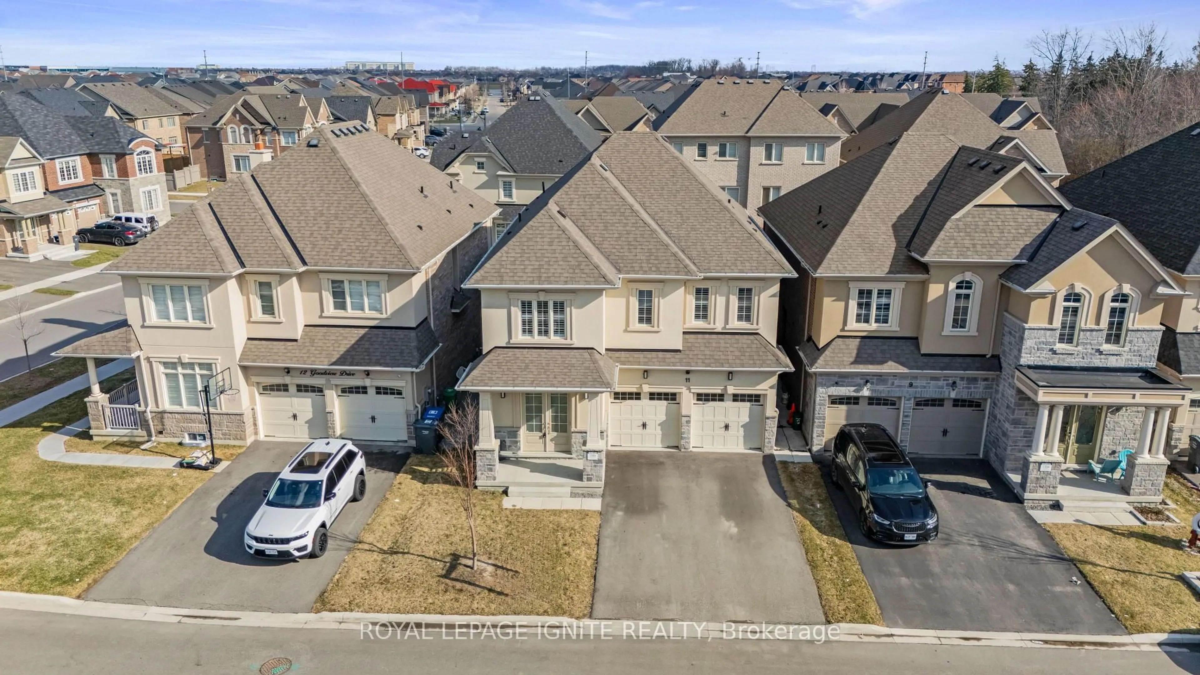 A pic from outside/outdoor area/front of a property/back of a property/a pic from drone, street for 11 Jenwood Cres, Brampton Ontario L6R 4C6
