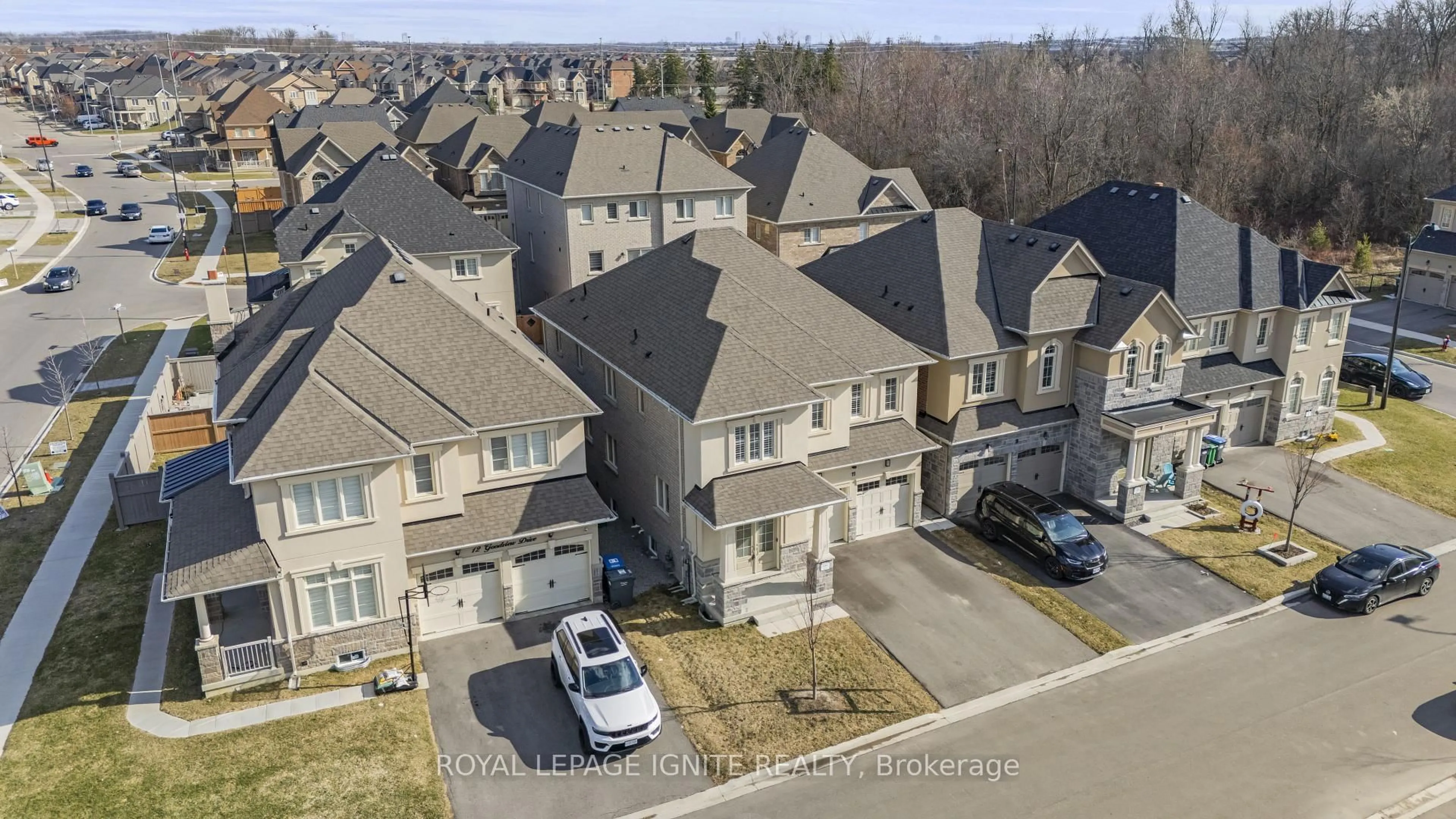 A pic from outside/outdoor area/front of a property/back of a property/a pic from drone, street for 11 Jenwood Cres, Brampton Ontario L6R 4C6