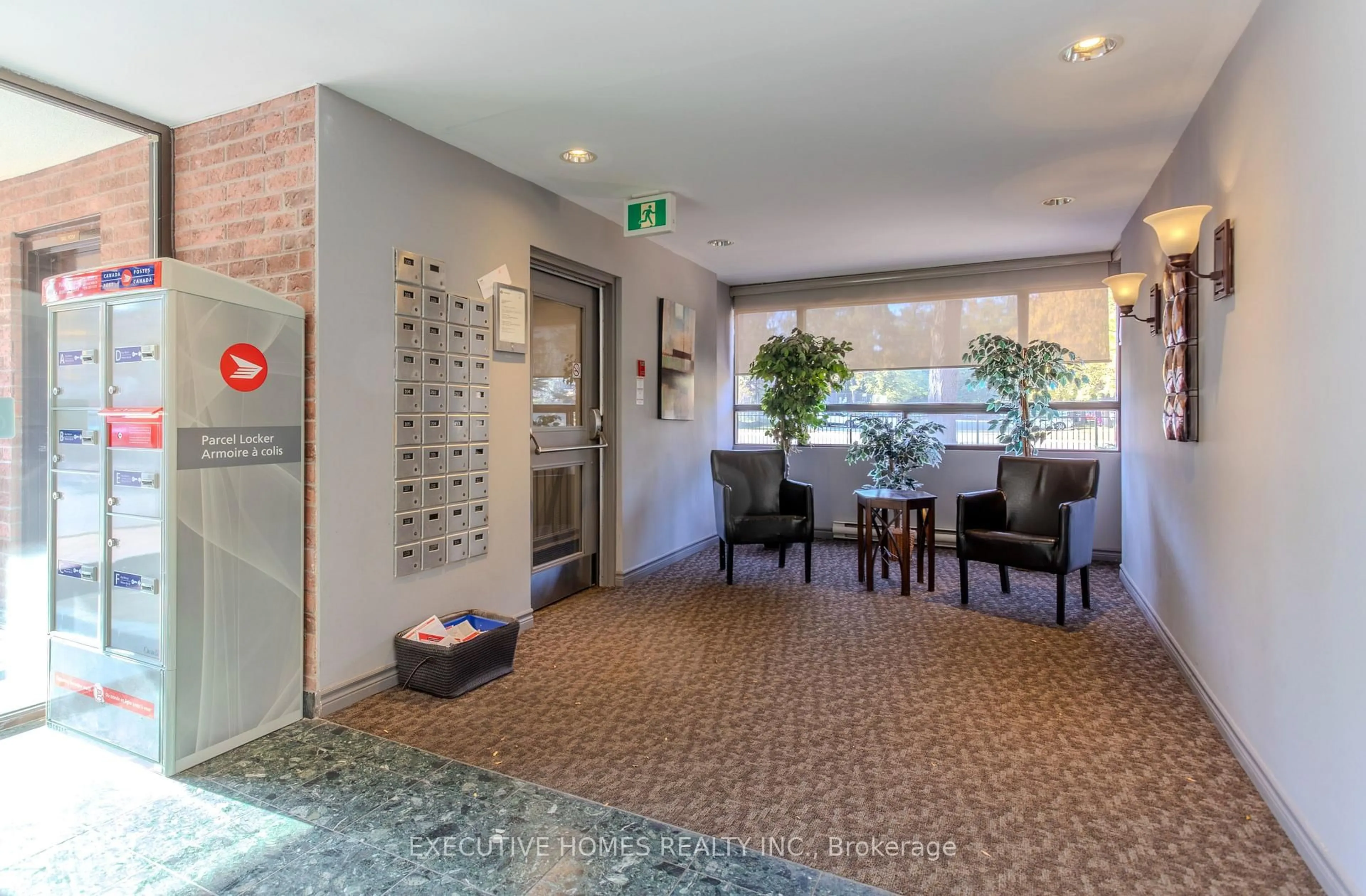 Indoor foyer for 1275 Cornerbrook Pl #102, Mississauga Ontario L5C 3J3