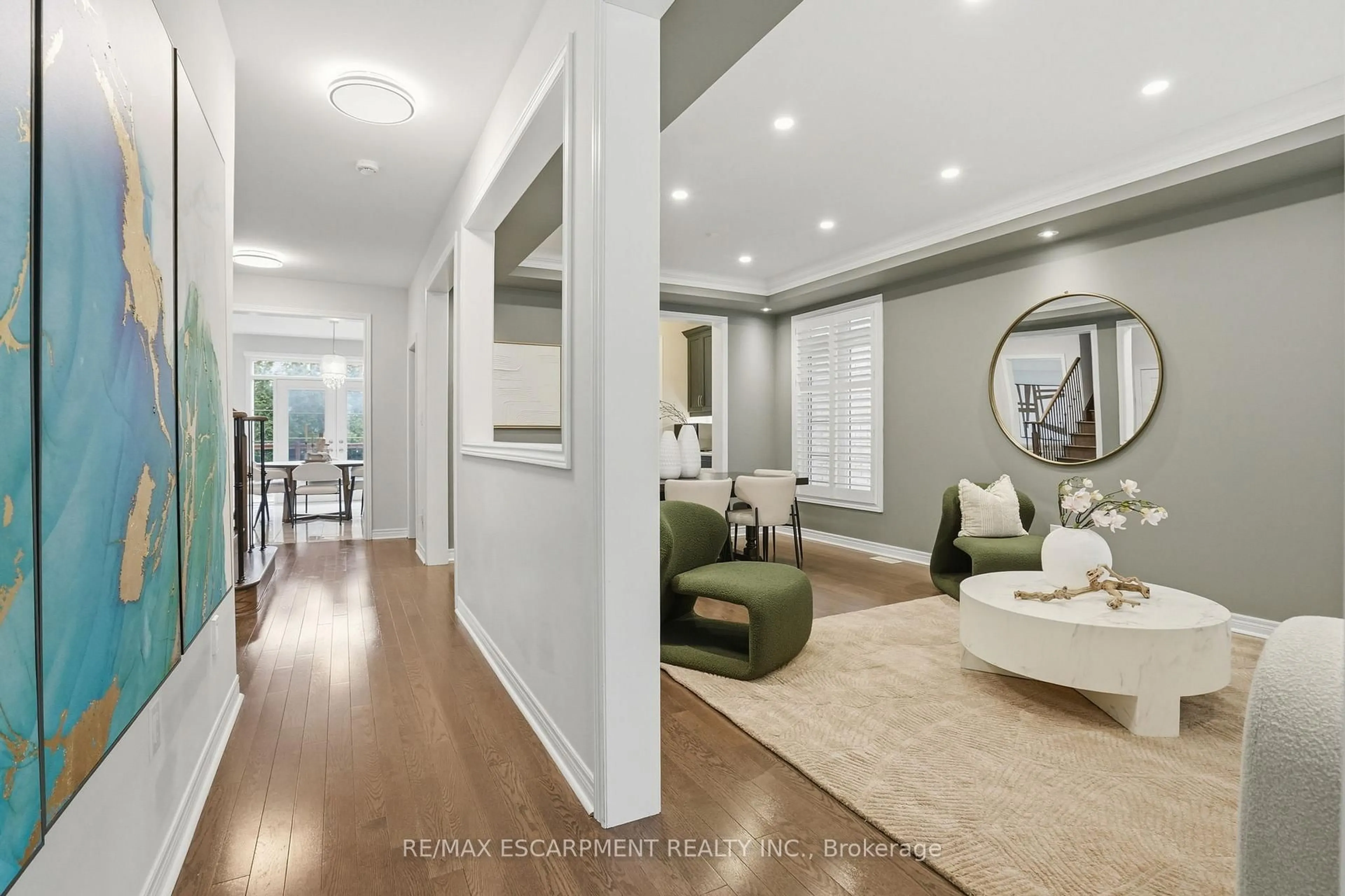 Indoor entryway for 198 Jessie Caverhill Pass, Oakville Ontario L6M 0Z6