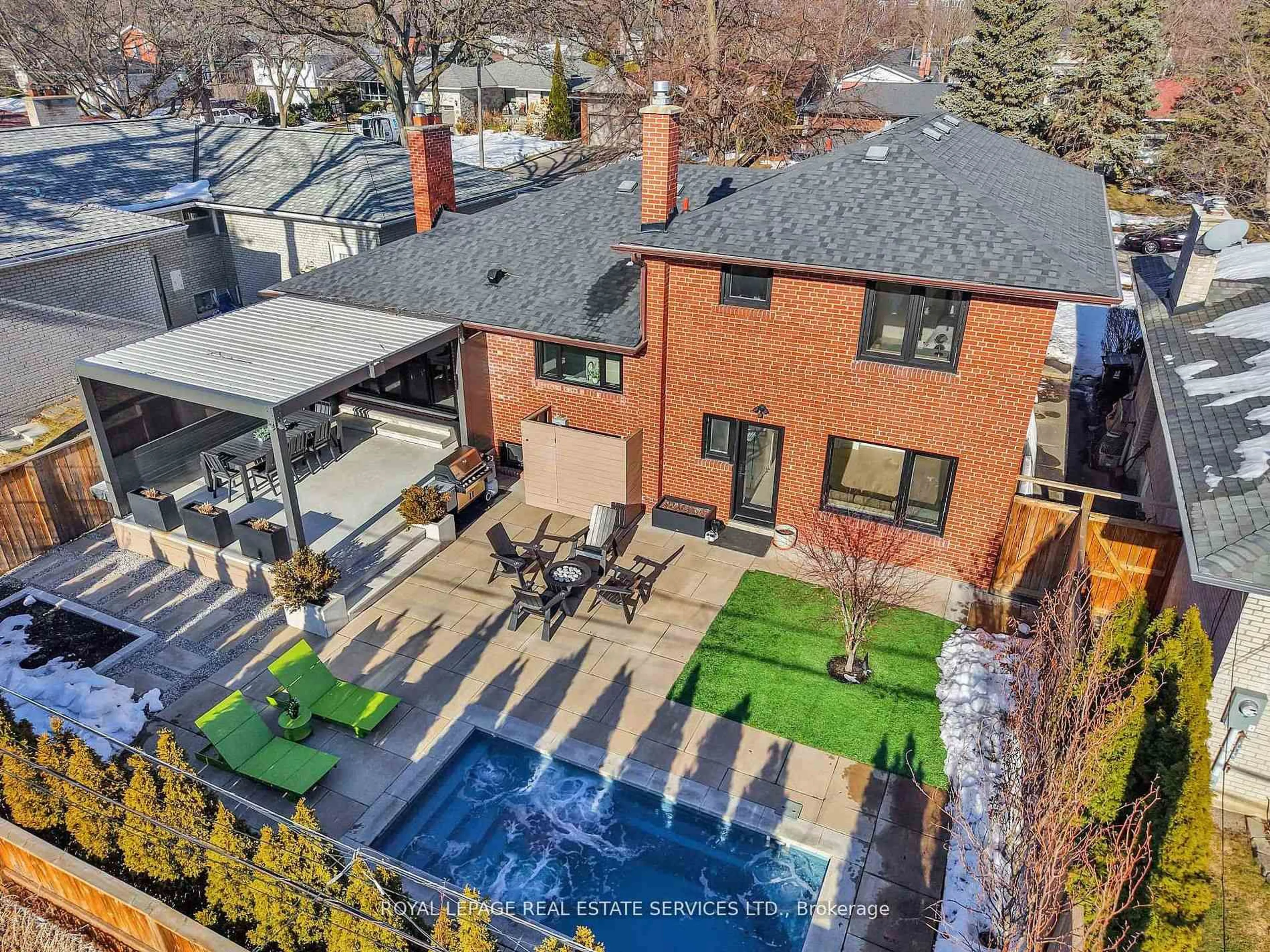 A pic from outside/outdoor area/front of a property/back of a property/a pic from drone, street for 34 Bearbury Dr, Toronto Ontario M9C 2G9