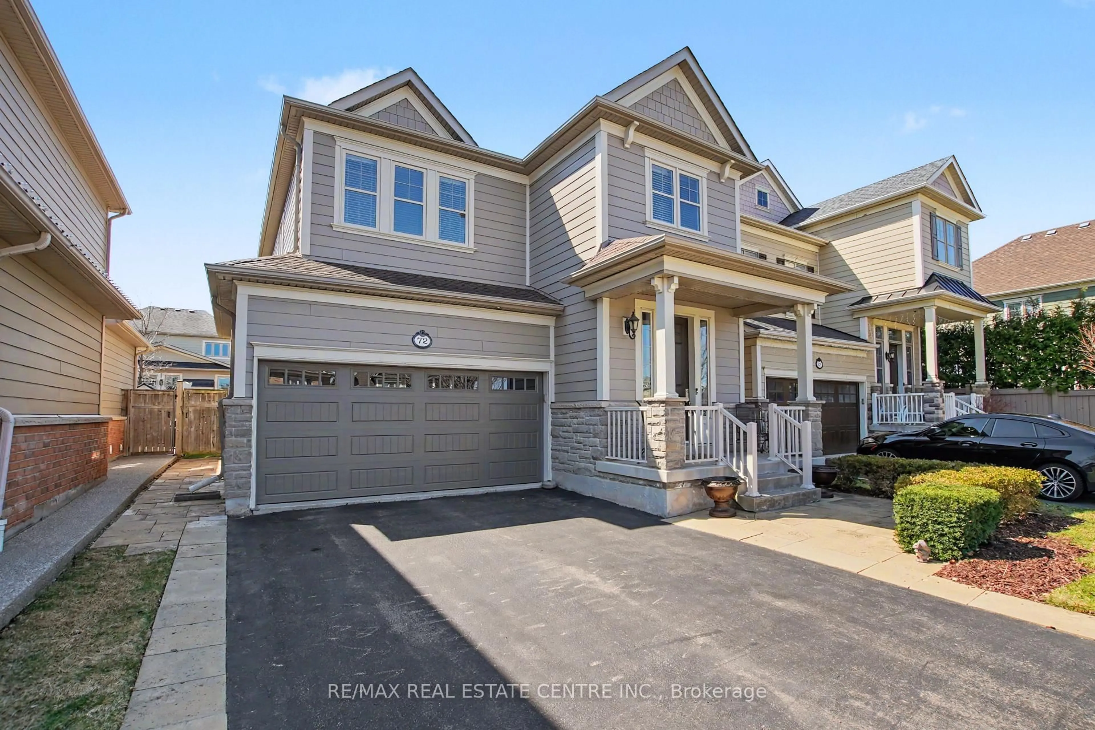 Home with vinyl exterior material, street for 72 Scott Blvd, Milton Ontario L9T 0S3