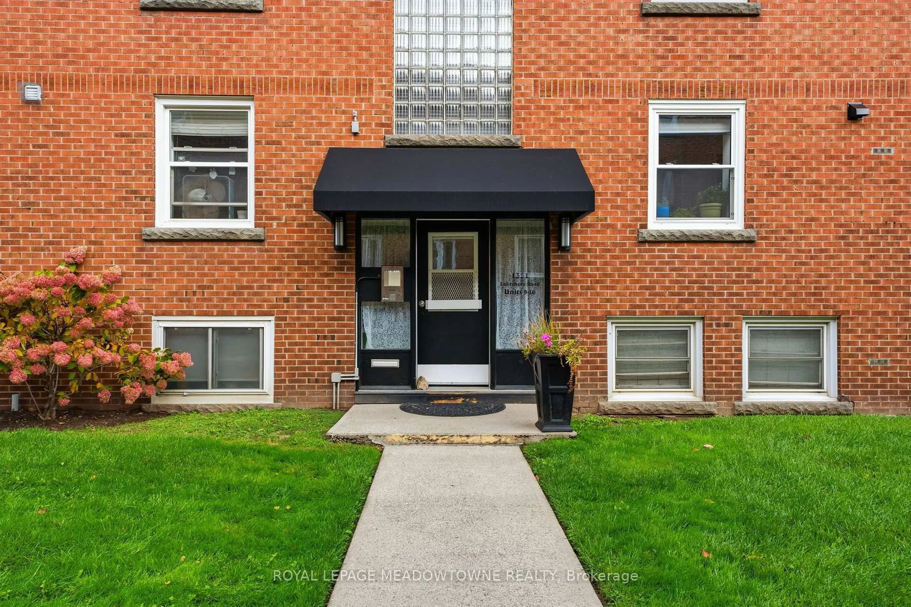 Unknown for 1351 Lakeshore Rd #15, Burlington Ontario L7S 1B1