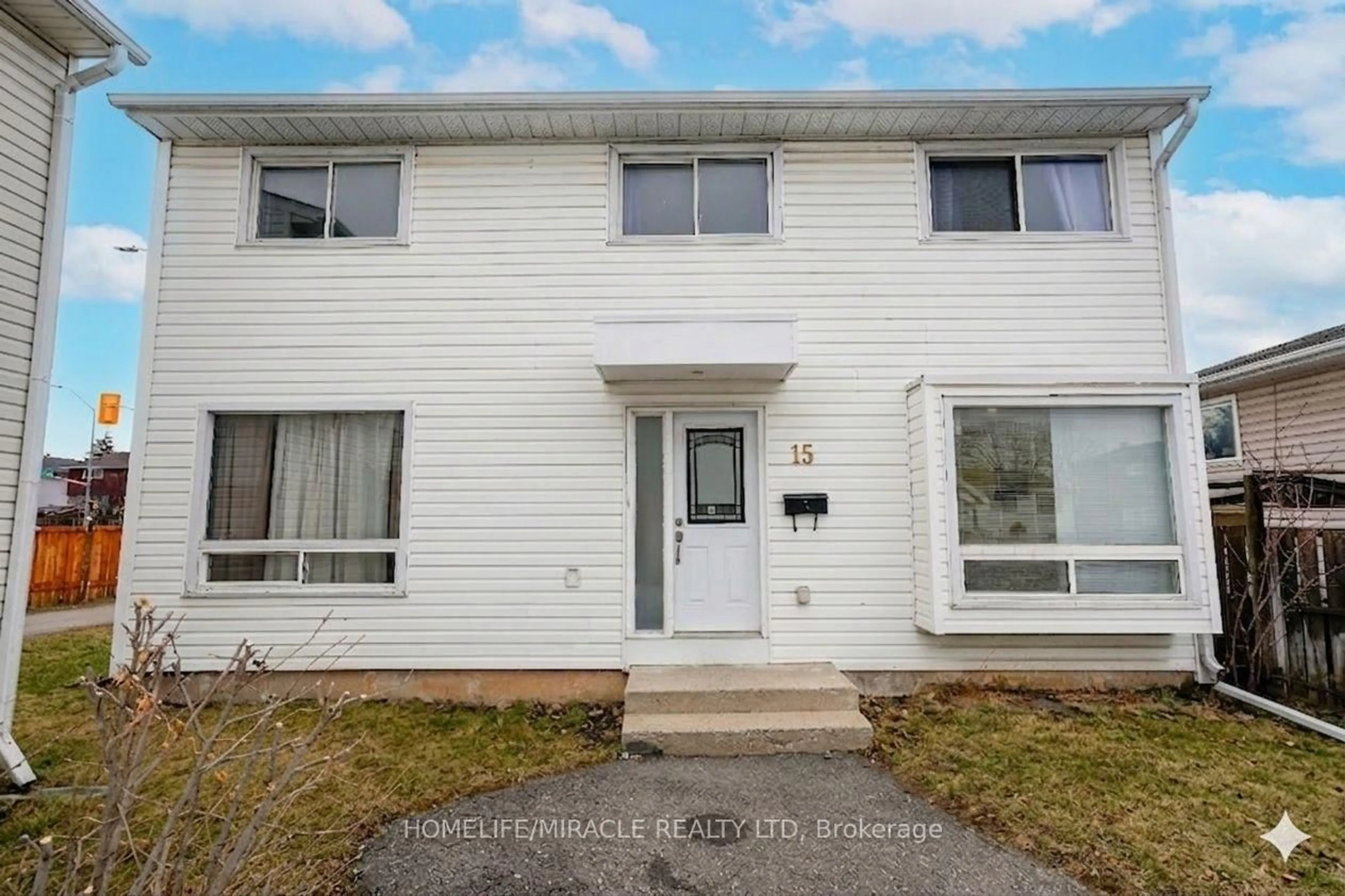 Home with vinyl exterior material, street for 15 Heatherside Crt, Brampton Ontario L6S 1N9