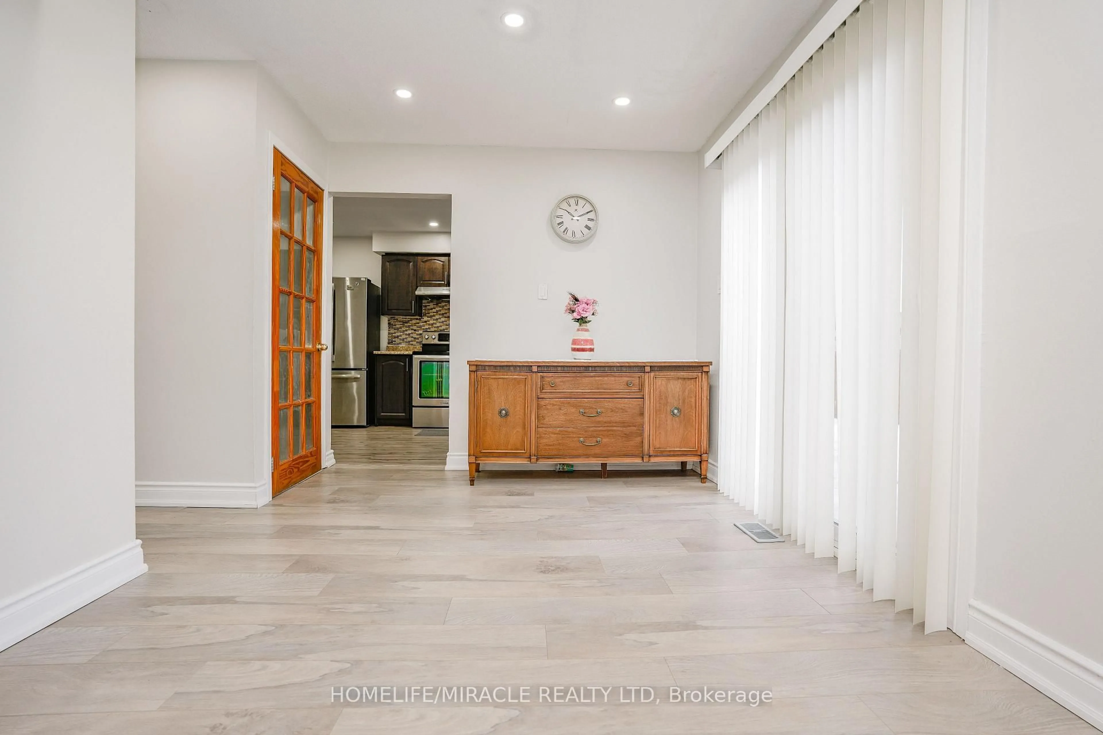 Unknown for 15 Heatherside Crt, Brampton Ontario L6S 1N9