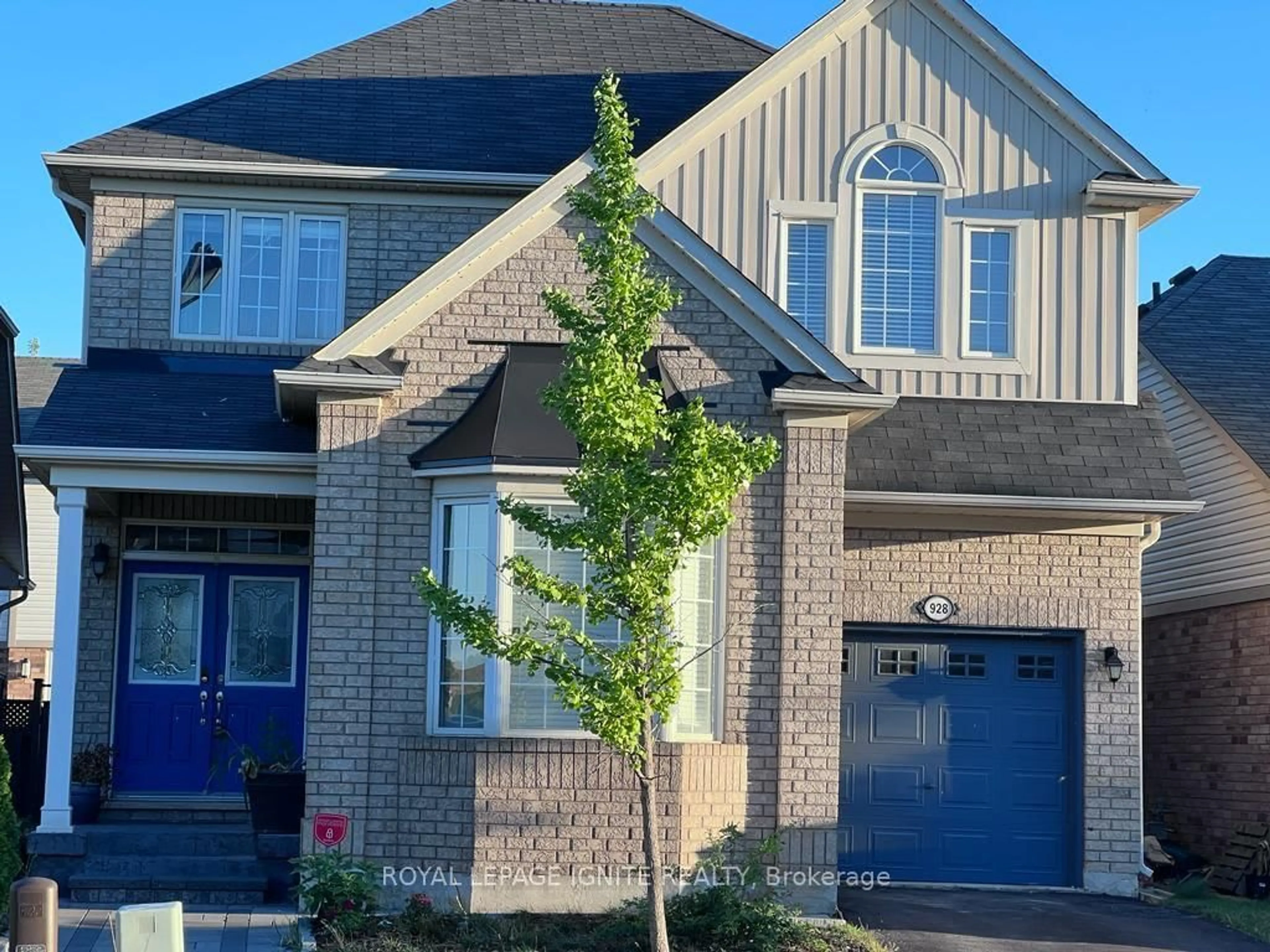 Home with brick exterior material, street for 928 Philbrook Dr, Milton Ontario L9T 0L3