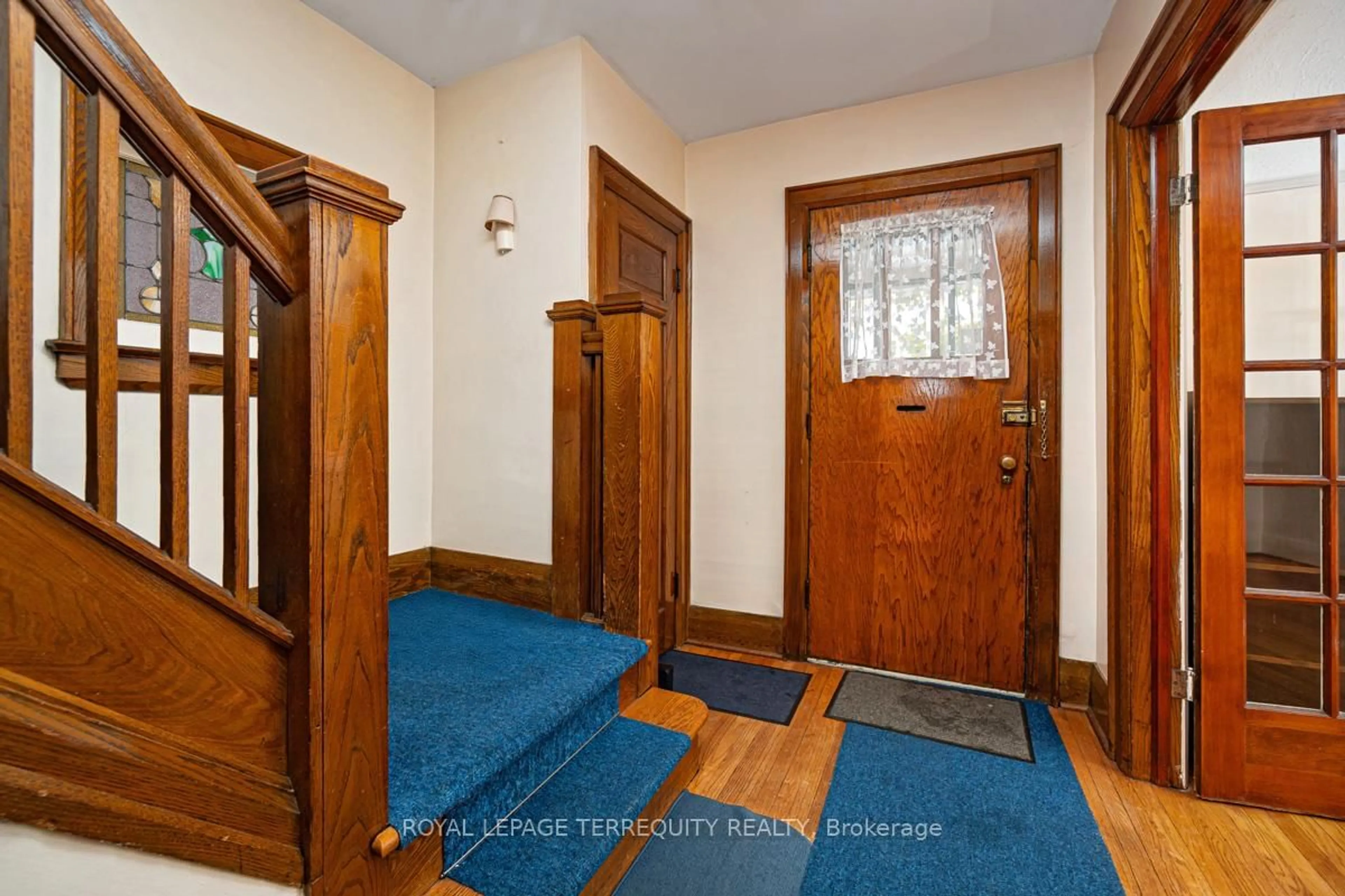 Indoor foyer for 59 Ostend Ave, Toronto Ontario M6S 1L5