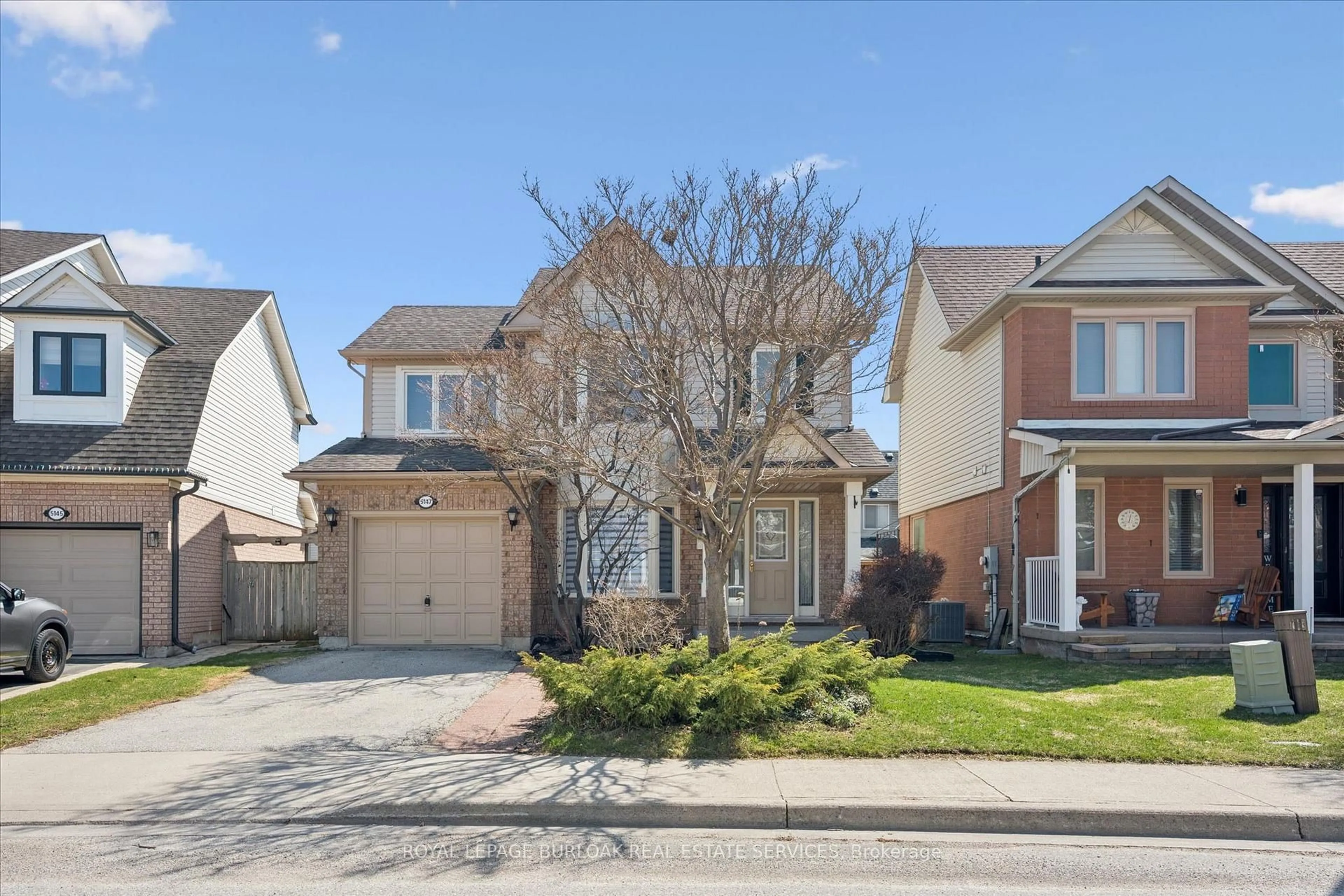 Home with brick exterior material, street for 5147 Ravine Cres, Burlington Ontario L7L 6N3