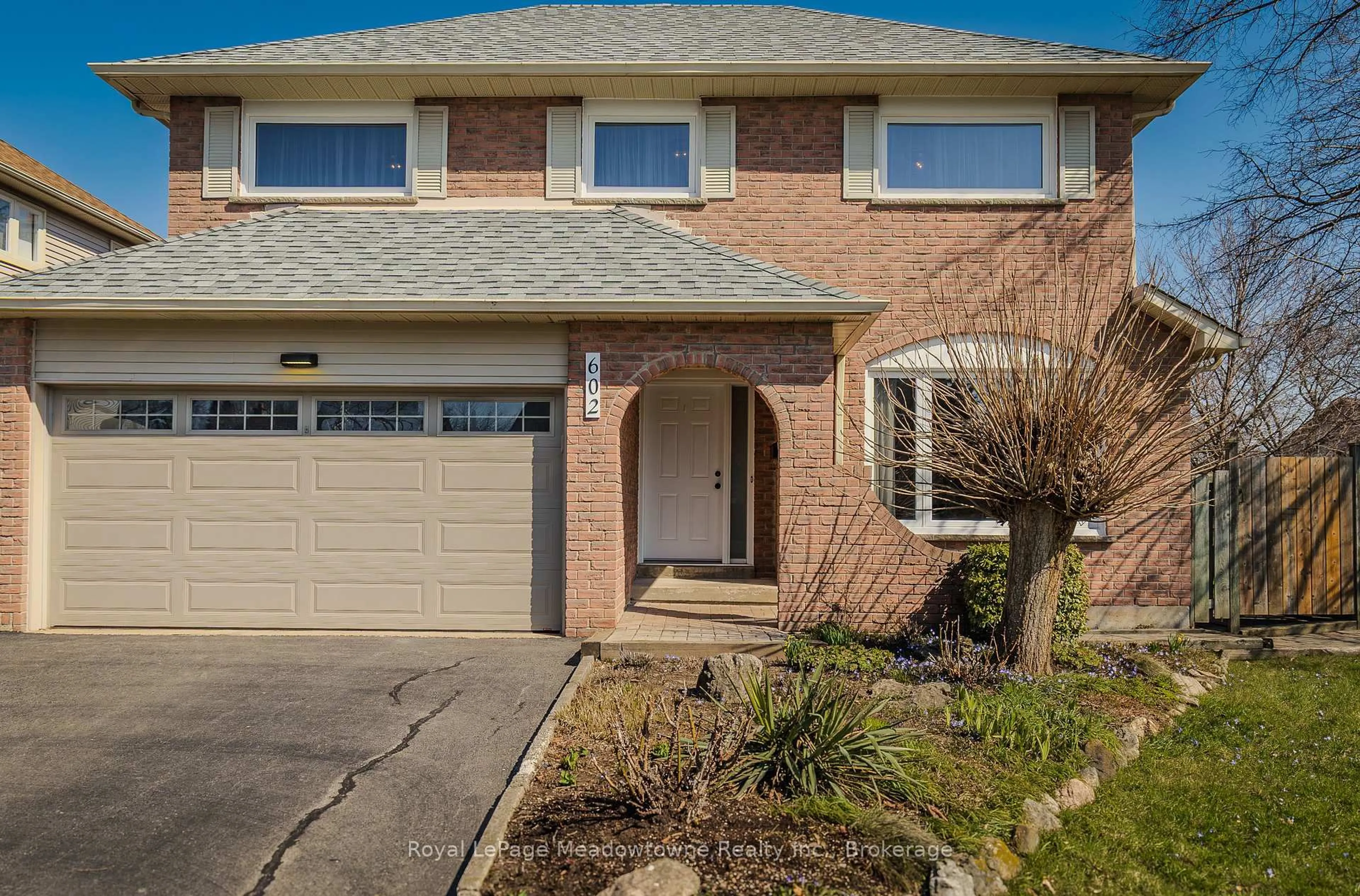 Home with brick exterior material, street for 602 Hawthorne Cres, Milton Ontario L9T 4N8
