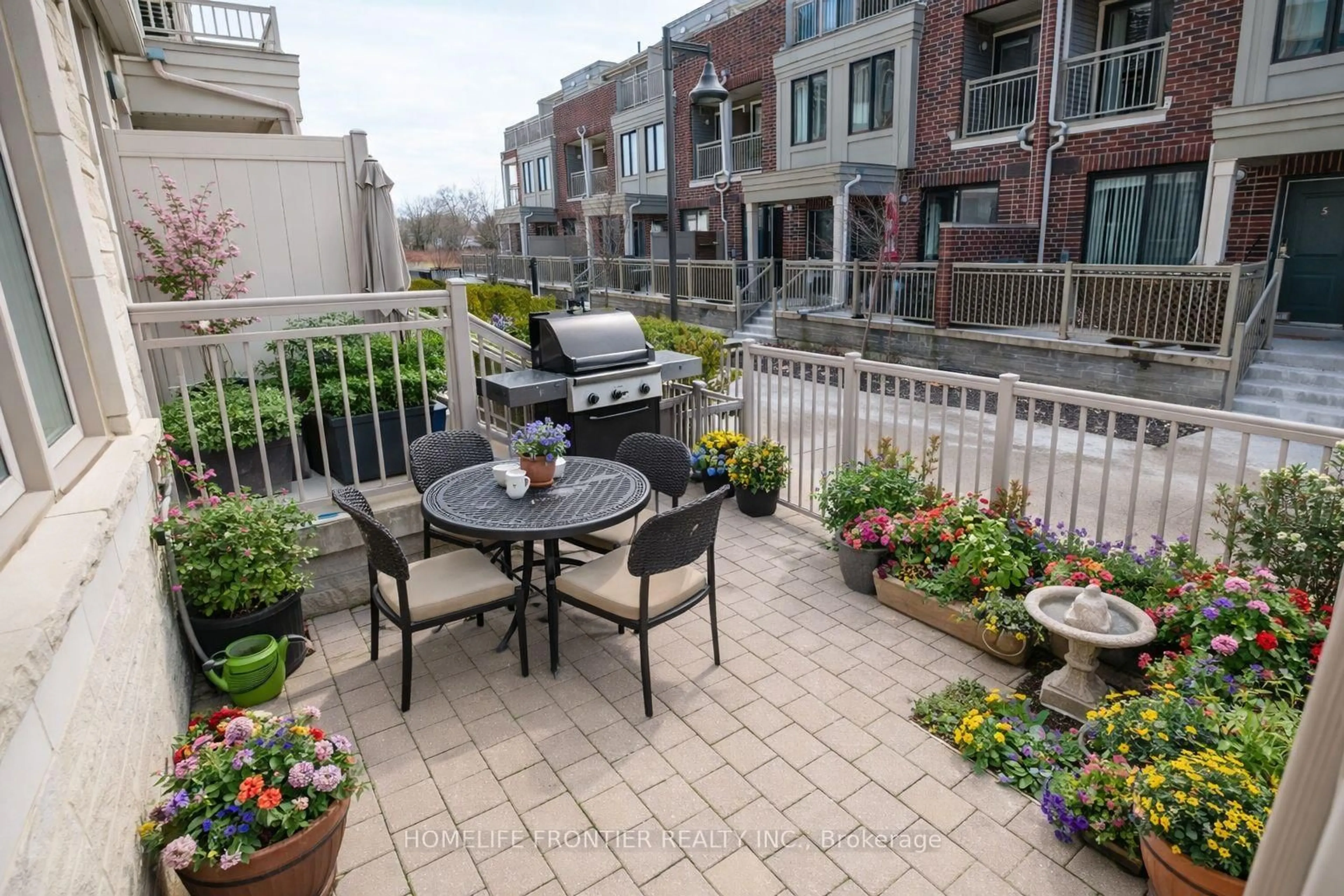 Patio, street for 145 Long Branch Ave #29, Toronto Ontario M8W 0A9