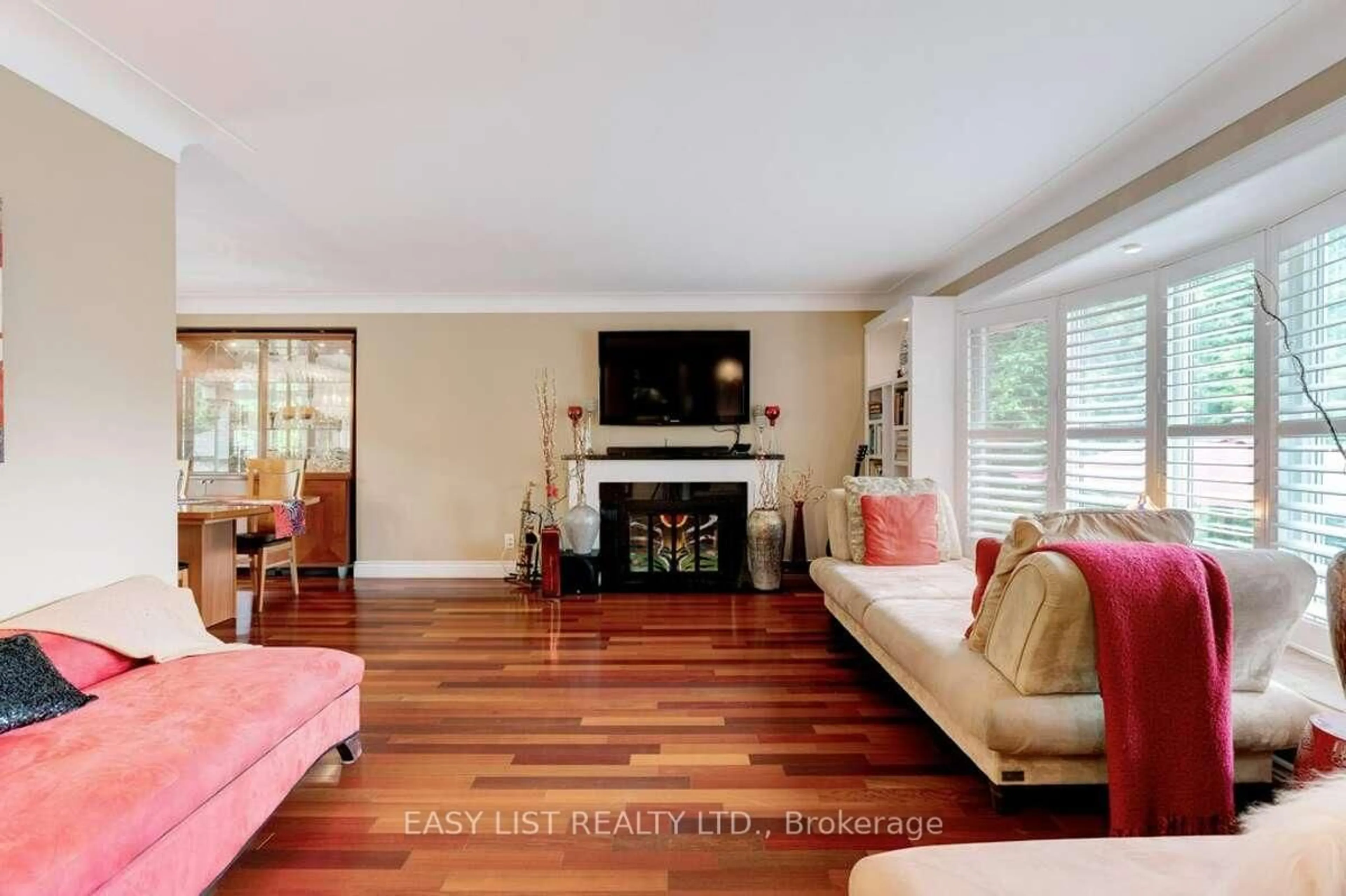 Living room with furniture, wood/laminate floor for 193 Pine Cove Rd, Burlington Ontario L7N 1W1