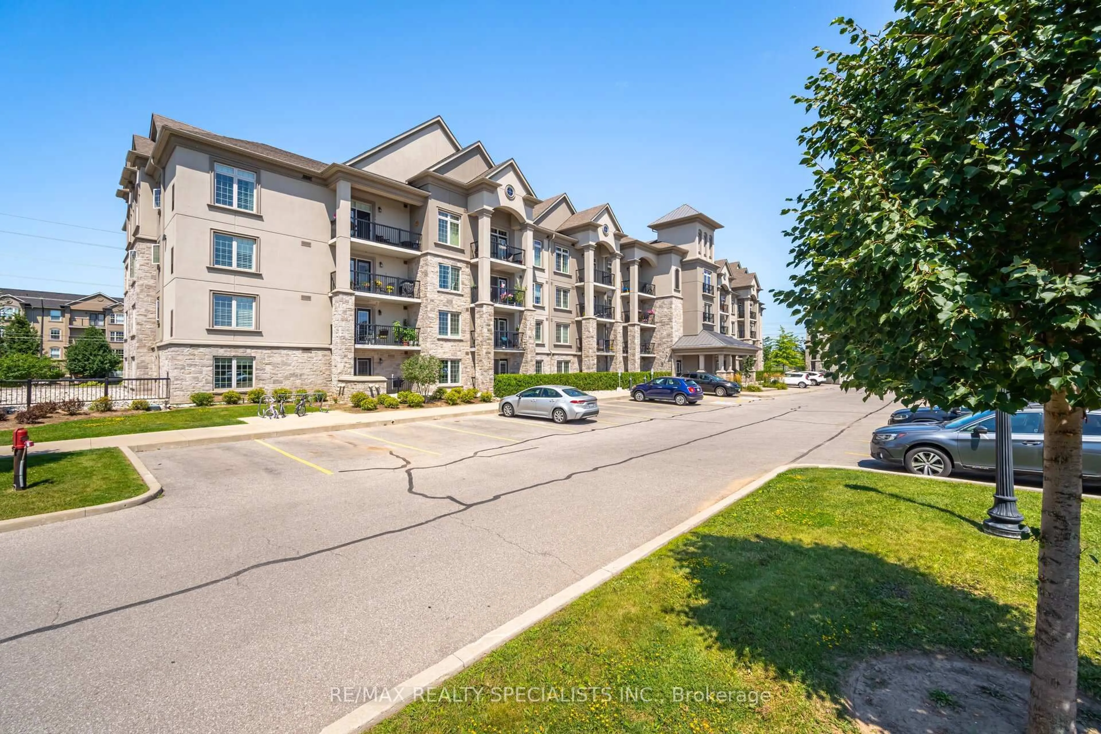 A pic from outside/outdoor area/front of a property/back of a property/a pic from drone, unknown for 1460 Main St #107, Milton Ontario L9T 8W5