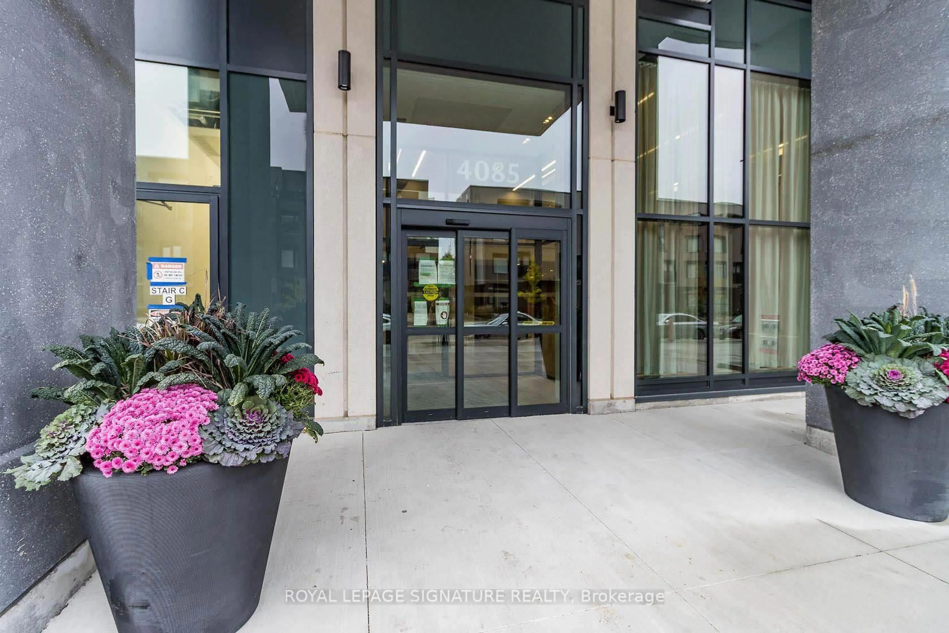 Indoor foyer for 4055 Parkside Village Dr #PH3, Mississauga Ontario L5B 0K8