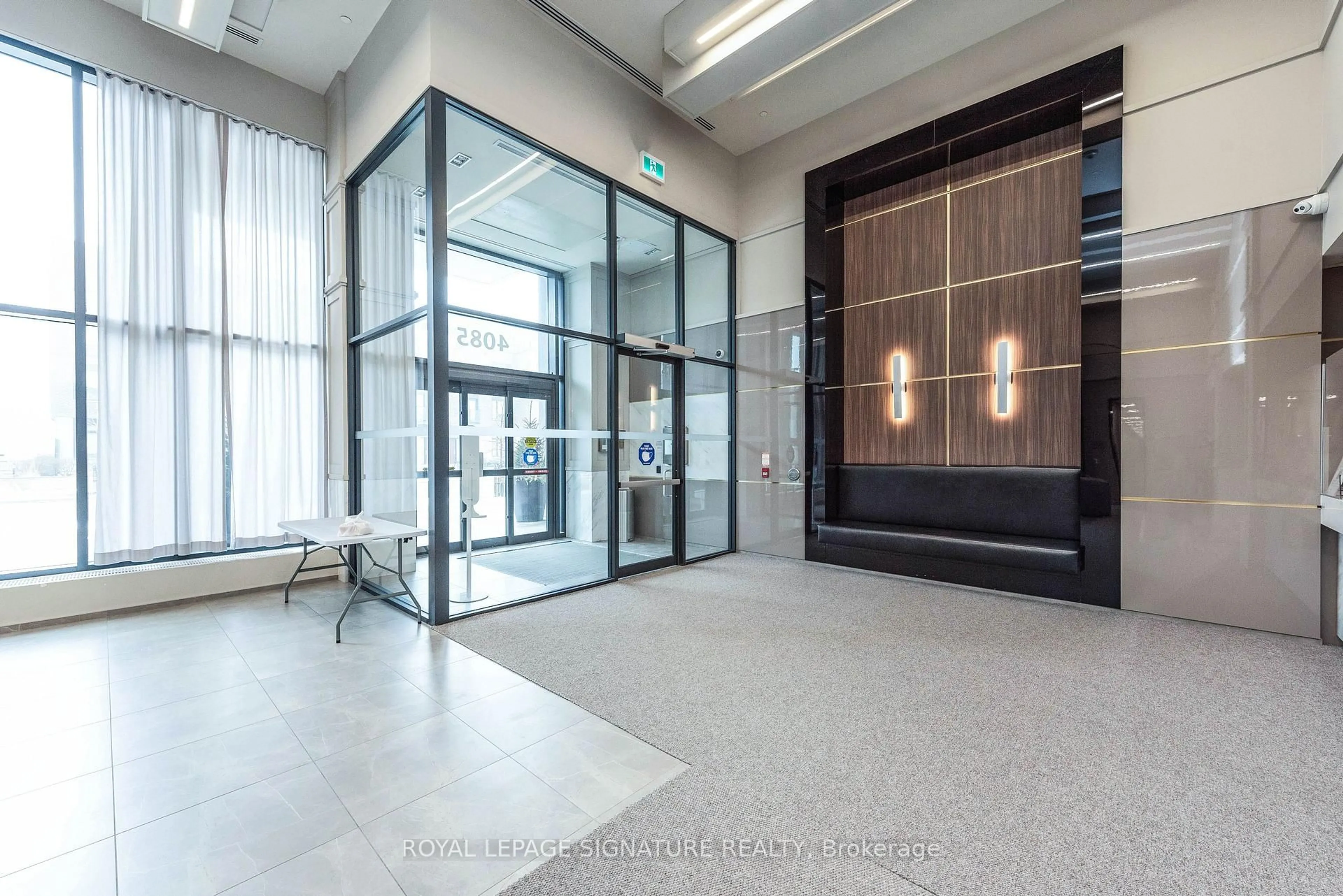 Indoor foyer for 4055 Parkside Village Dr #PH3, Mississauga Ontario L5B 0K8