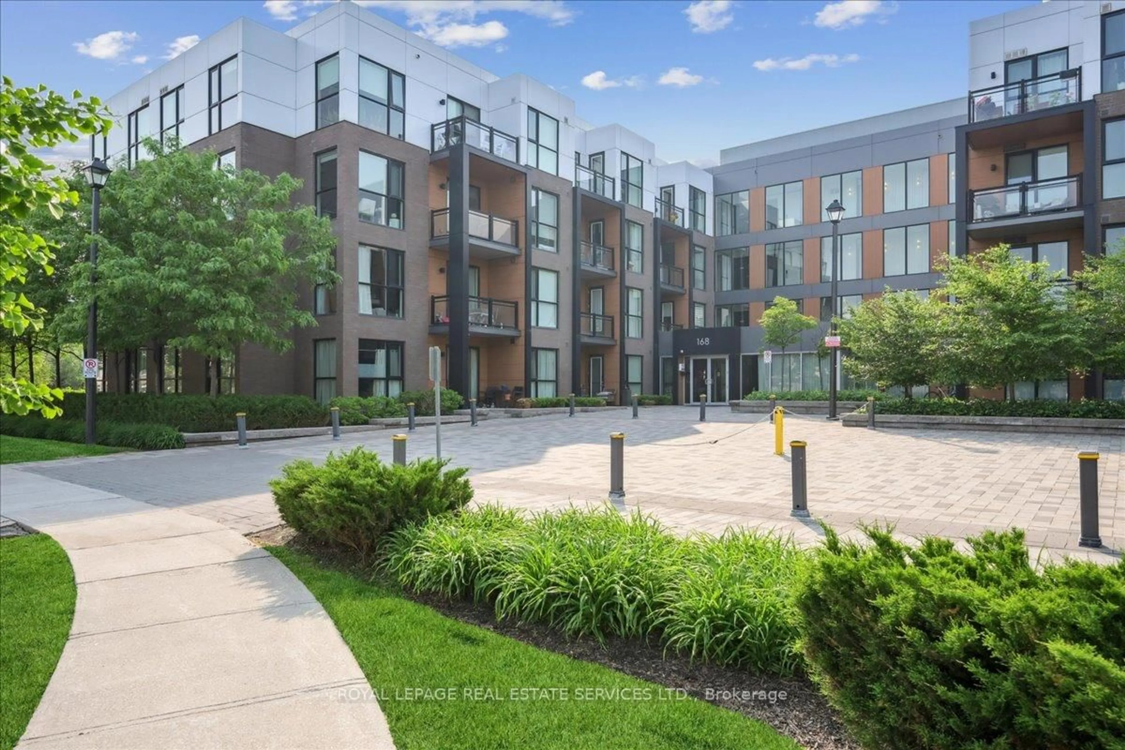 Patio, unknown for 168 Sabina Dr #211, Oakville Ontario L6H 0W5