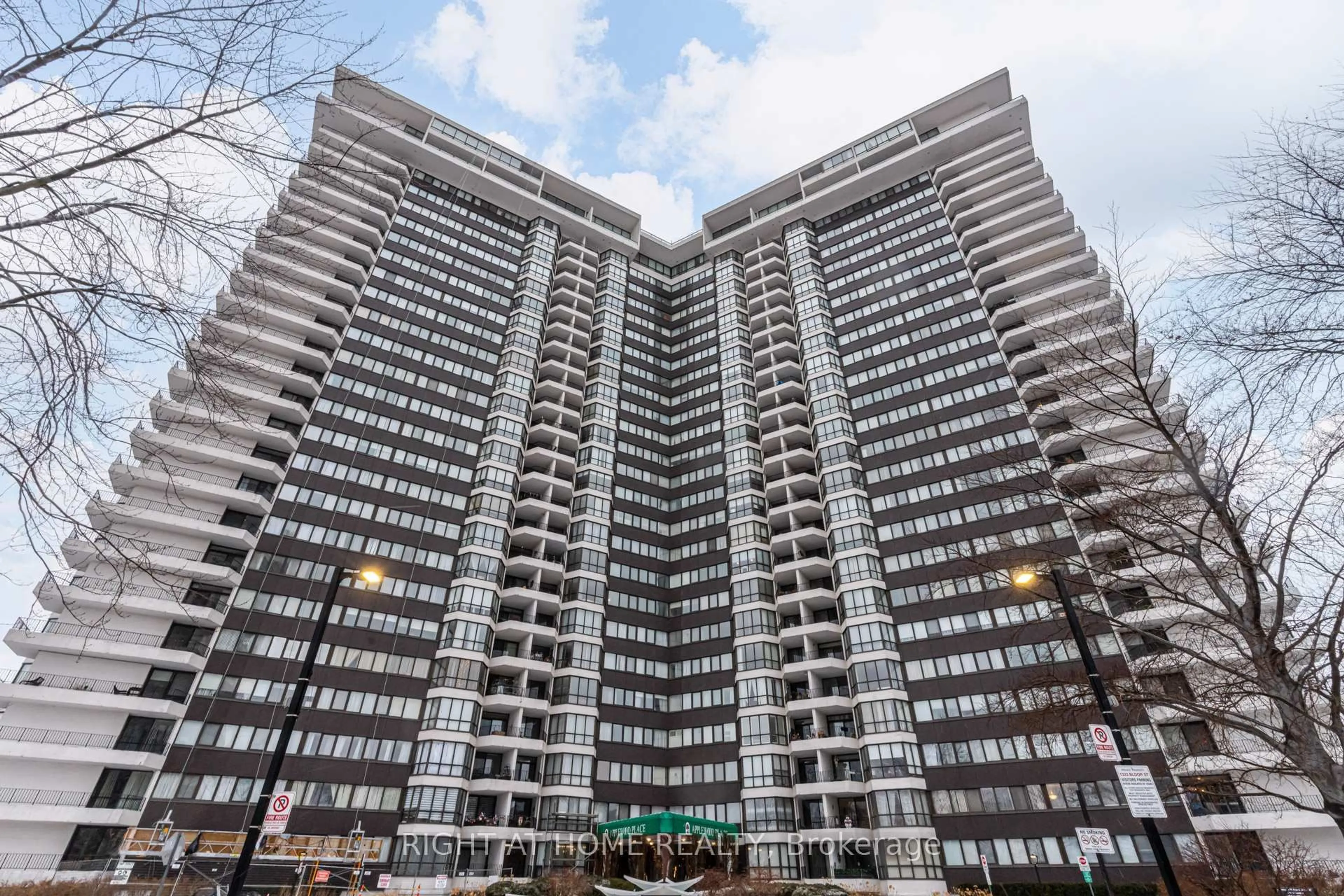 Unknown for 1333 Bloor St #606, Mississauga Ontario L4Y 3T6