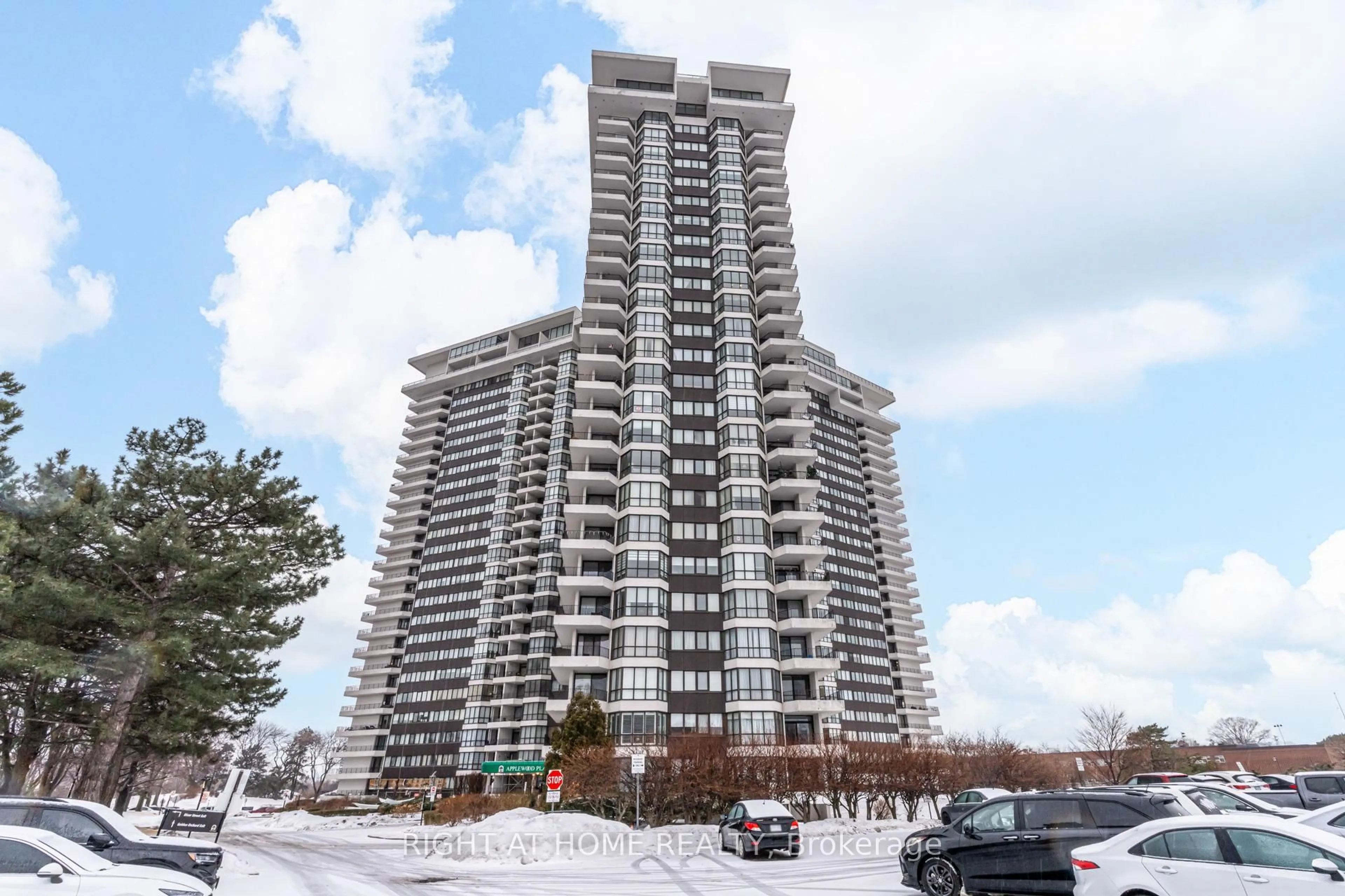 Unknown for 1333 Bloor St #606, Mississauga Ontario L4Y 3T6