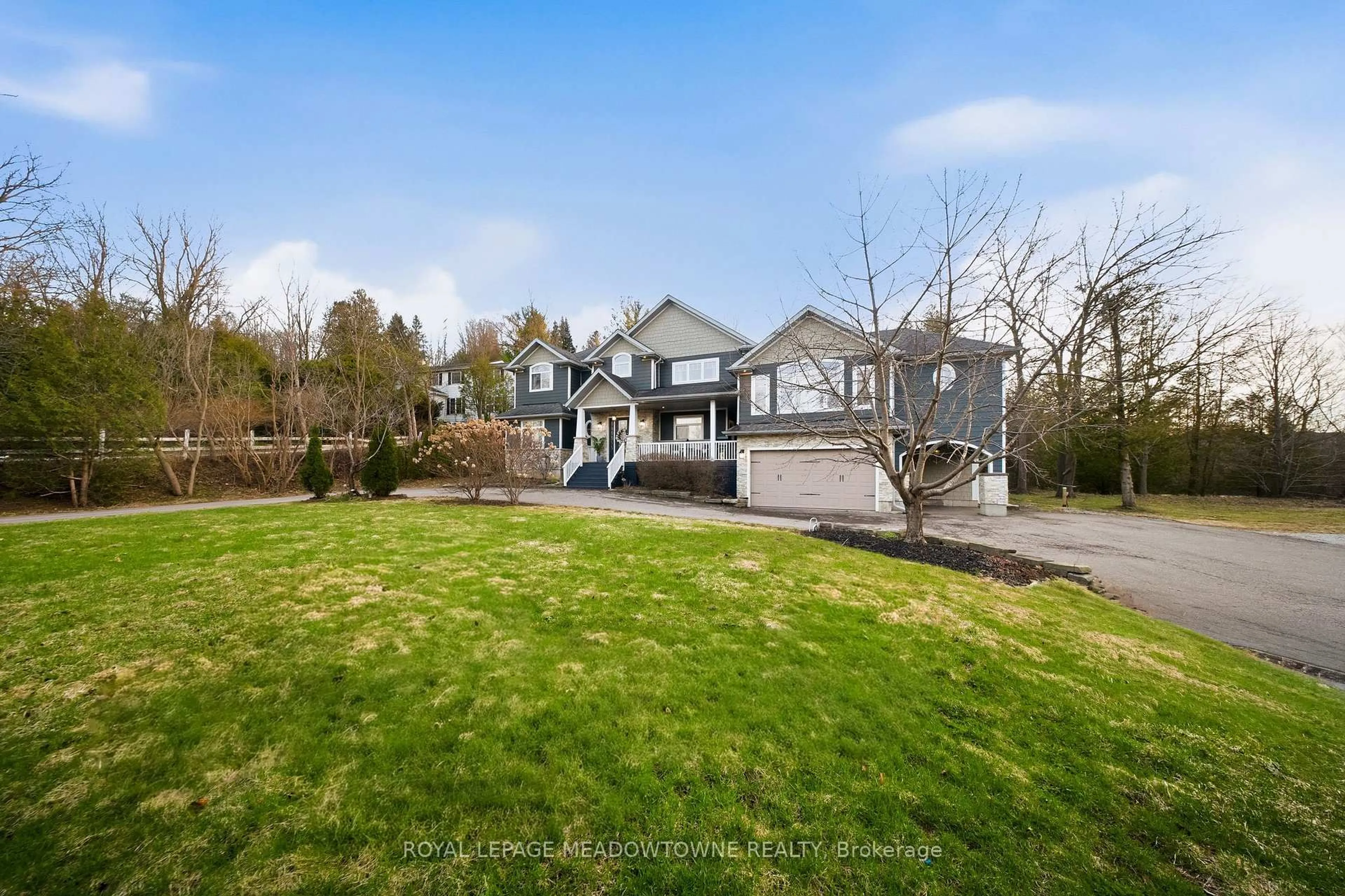 A pic from outside/outdoor area/front of a property/back of a property/a pic from drone, unknown for 254 Main St, Halton Hills Ontario L7G 4S5