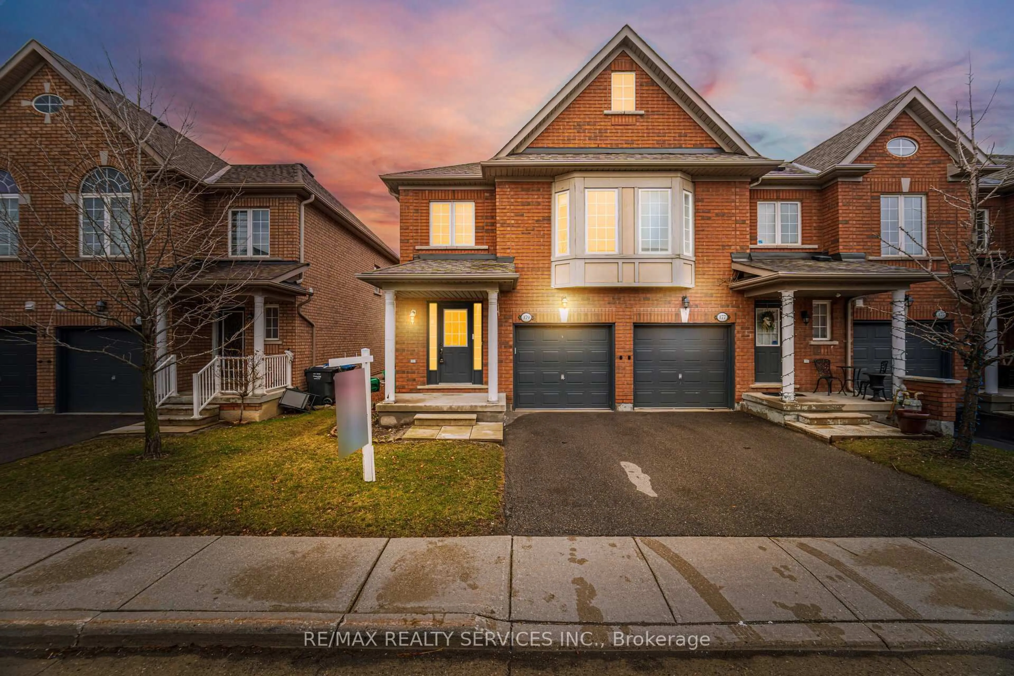 Home with brick exterior material, street for 525 Novo Star Dr #179, Mississauga Ontario L5W 1Y1