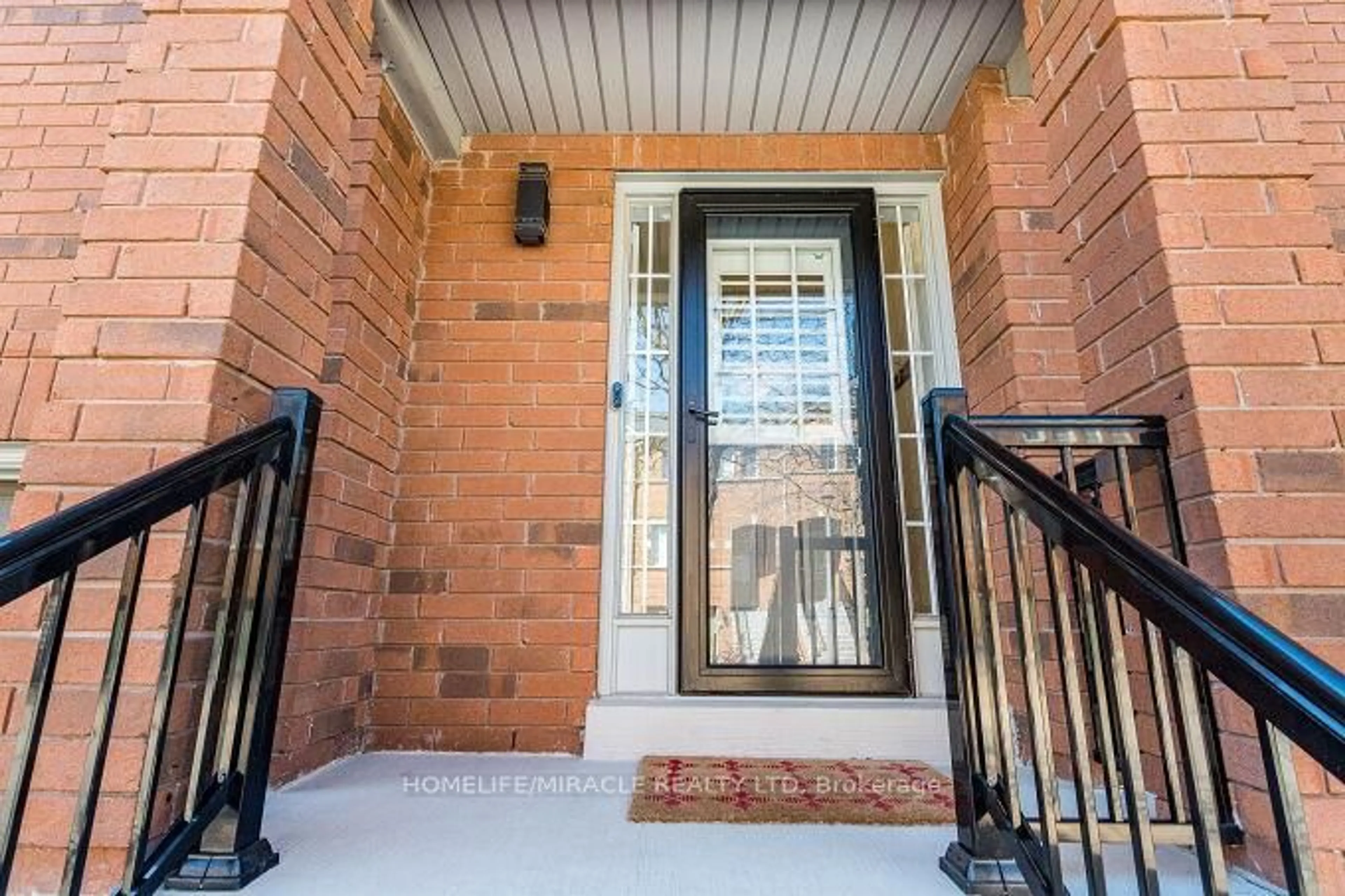 Indoor entryway for 5530 Glen Erin Dr #28, Mississauga Ontario L5M 6E8