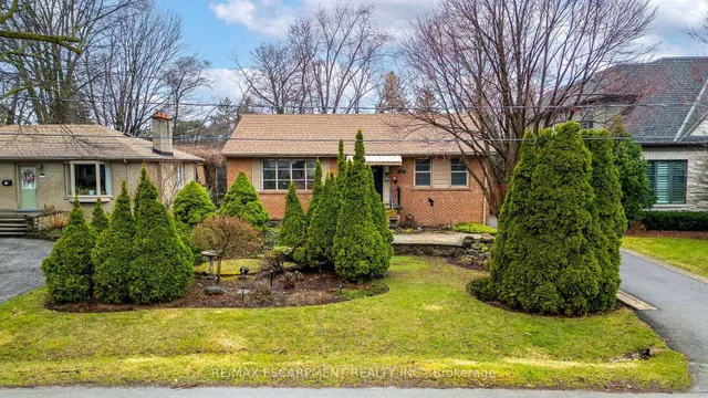 1051 Melvin Ave, Oakville 3