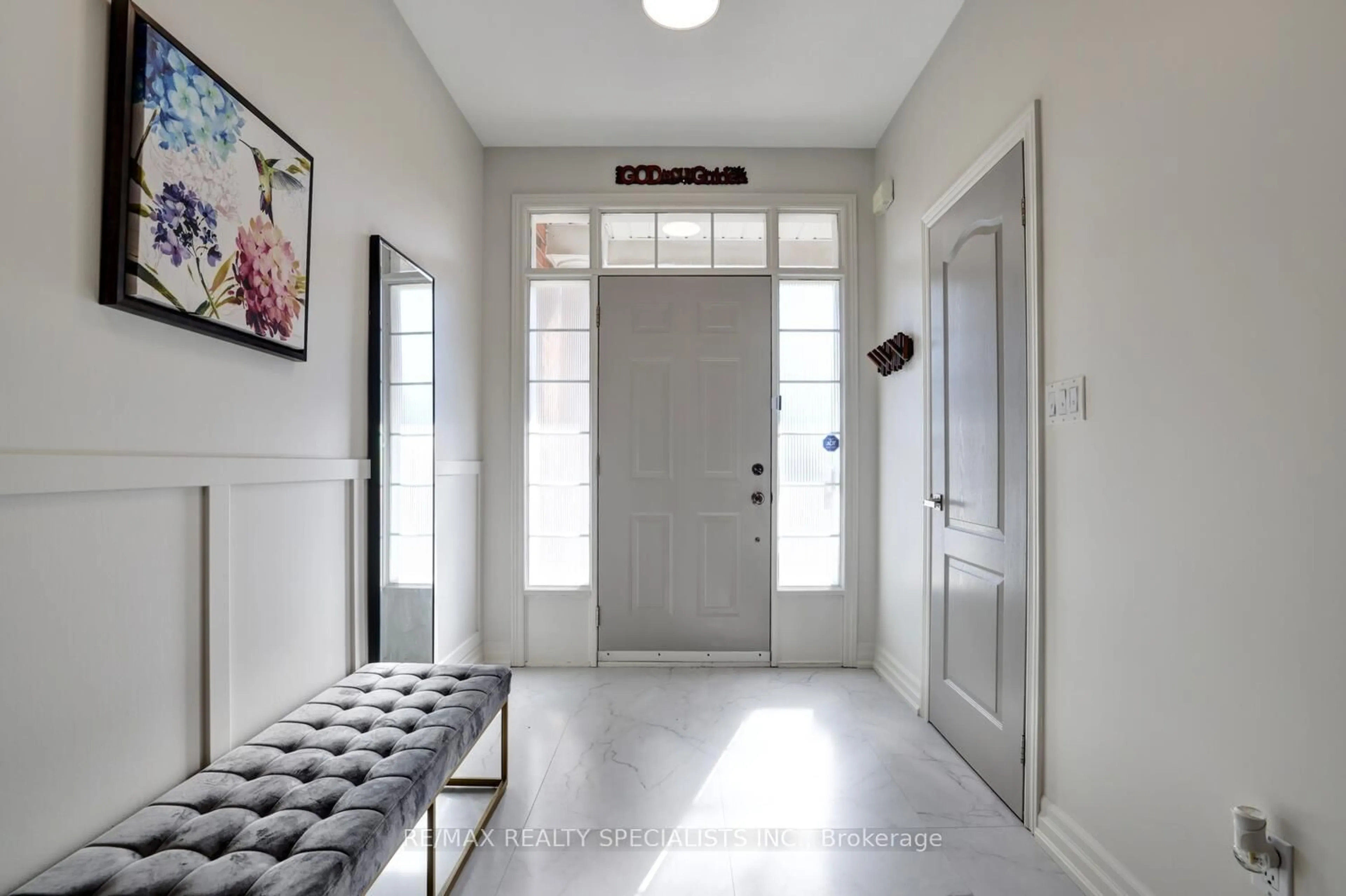 Indoor entryway for 85 Church St #8, Mississauga Ontario L5M 1M6