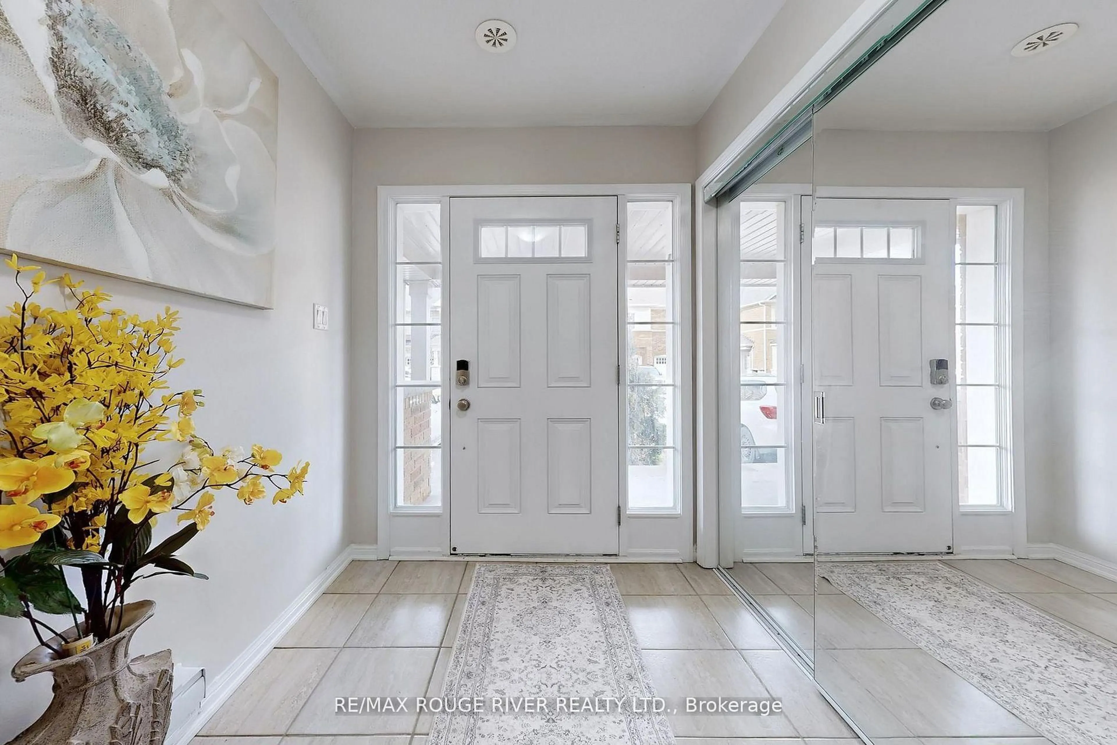 Indoor entryway for 90 Suitor Crt, Milton Ontario L9T 8R9