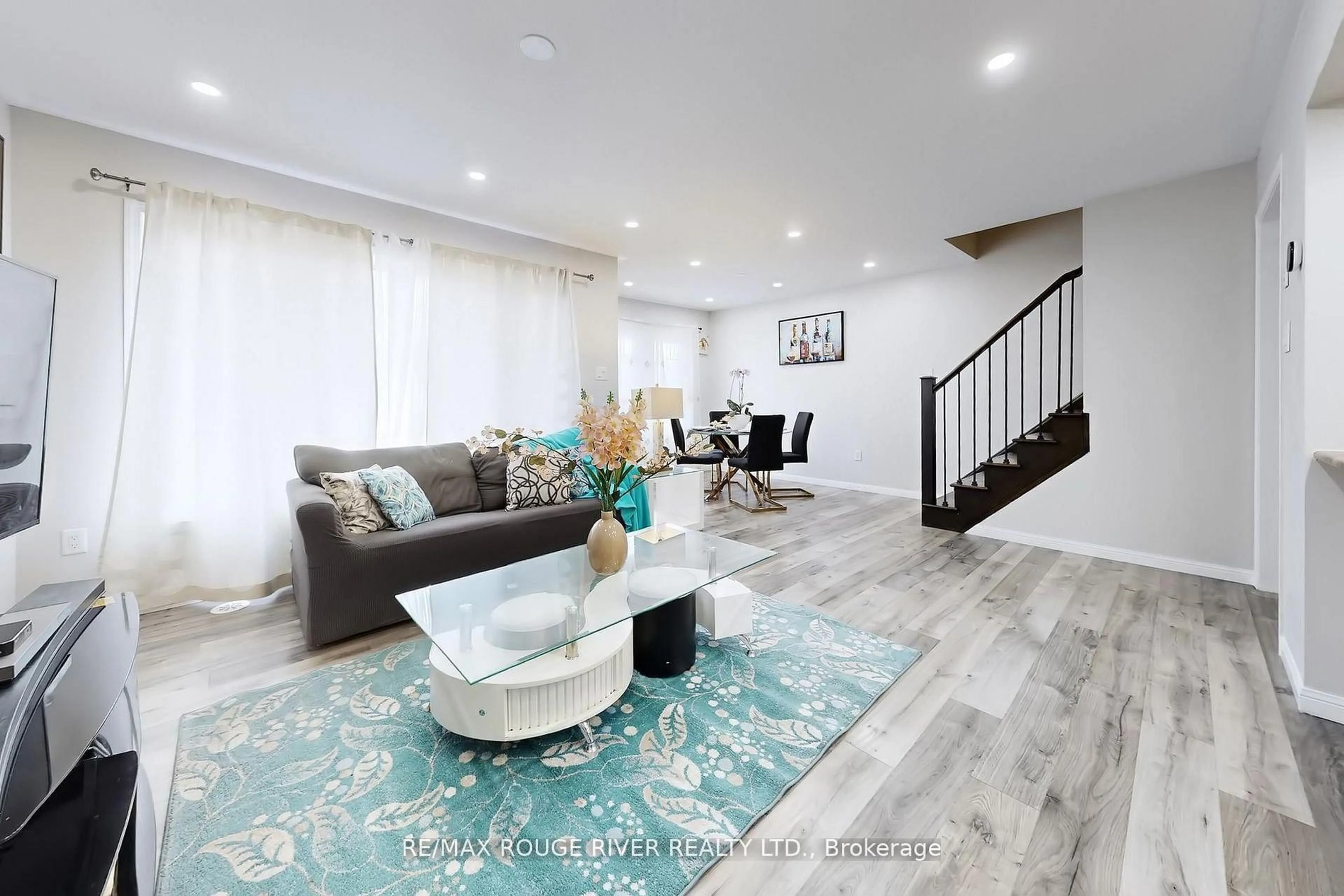 Living room with furniture, unknown for 90 Suitor Crt, Milton Ontario L9T 8R9