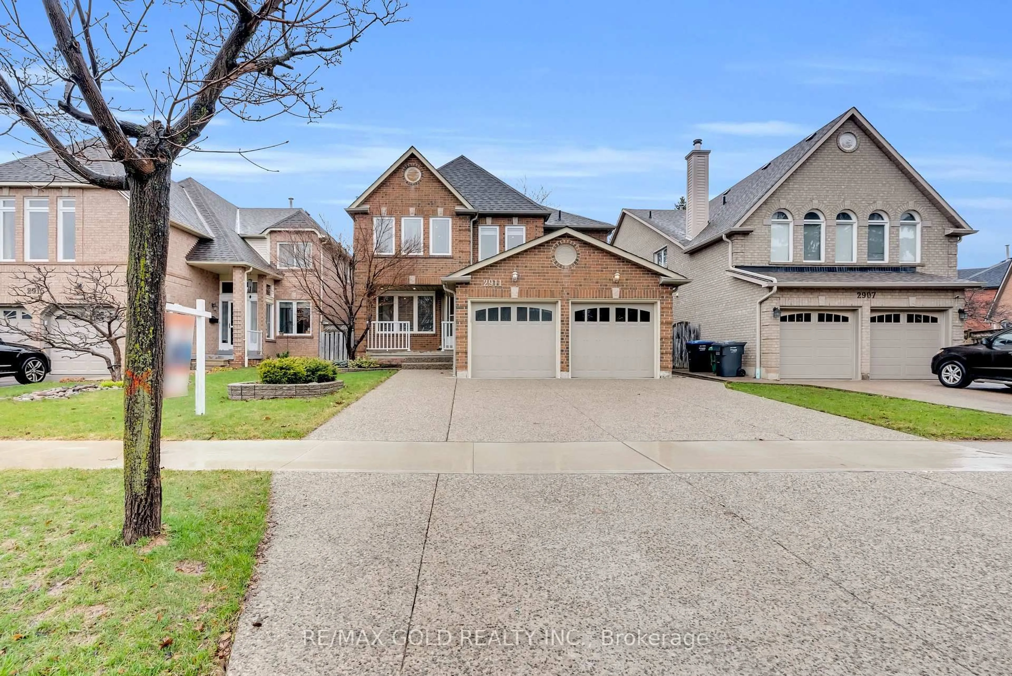 Home with brick exterior material, street for 2911 Tradewind Dr, Mississauga Ontario L5N 6L2