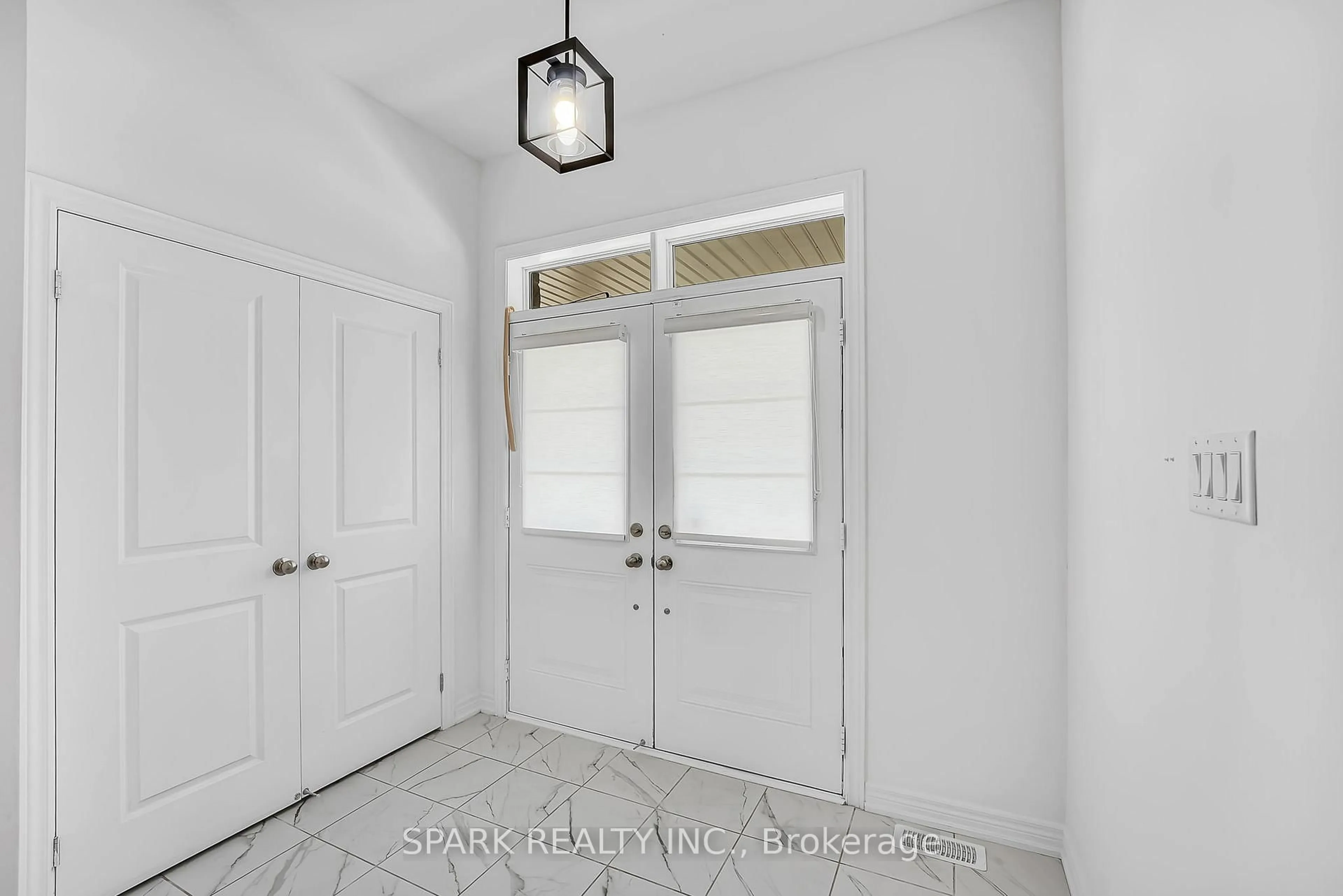 Indoor entryway for 5 Boathouse Rd, Brampton Ontario L7A 5B4