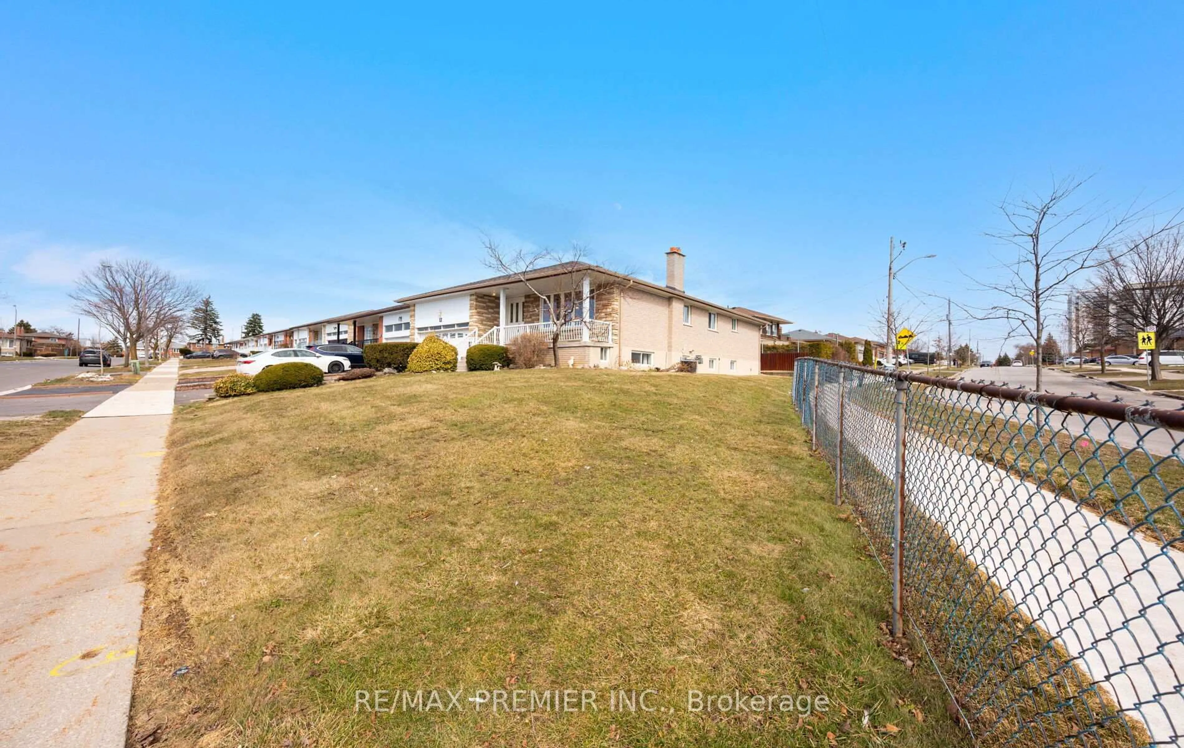 A pic from outside/outdoor area/front of a property/back of a property/a pic from drone, water/lake/river/ocean view for 3 Mayberry Rd, Toronto Ontario M3N 2A5