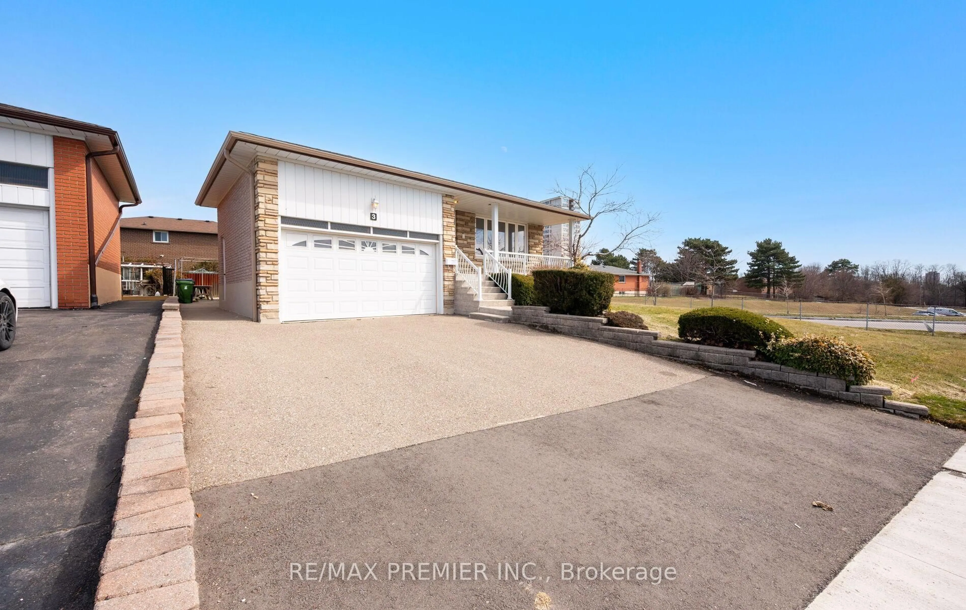 A pic from outside/outdoor area/front of a property/back of a property/a pic from drone, street for 3 Mayberry Rd, Toronto Ontario M3N 2A5