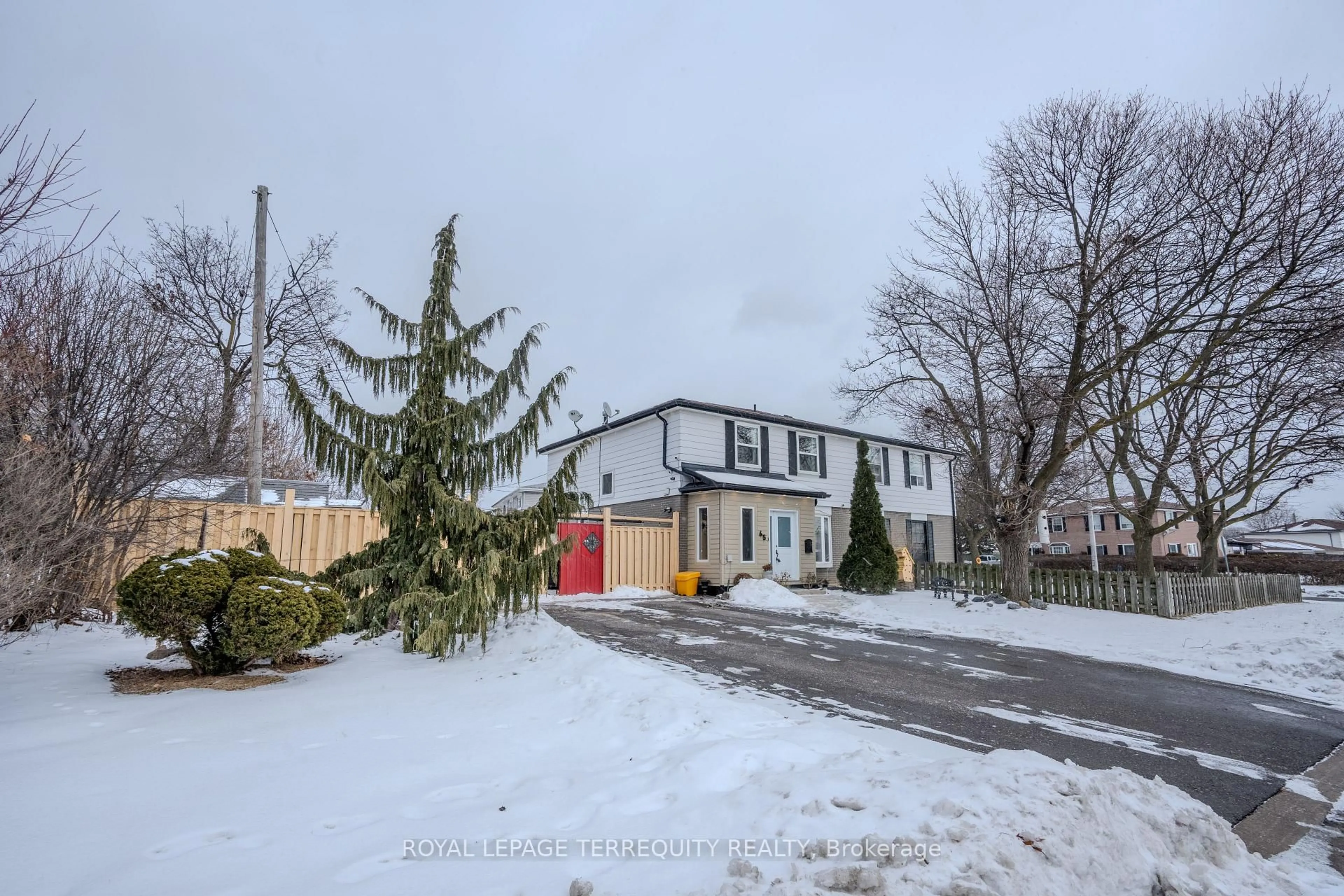 A pic from outside/outdoor area/front of a property/back of a property/a pic from drone, street for 65 Dorset Dr, Brampton Ontario L6T 2Y6