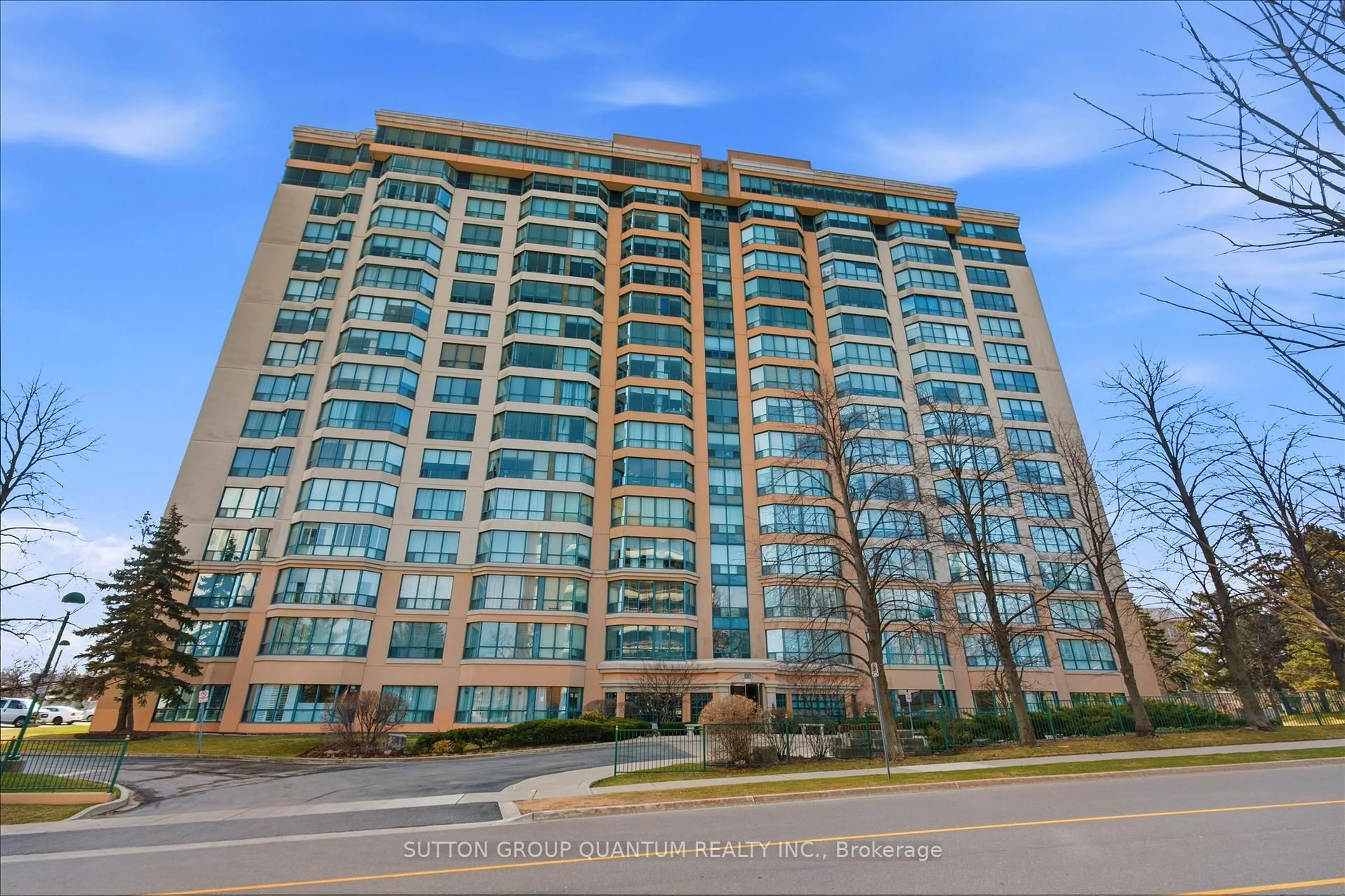 Indoor foyer for 100 Millside Dr #102, Milton Ontario L9T 5E3