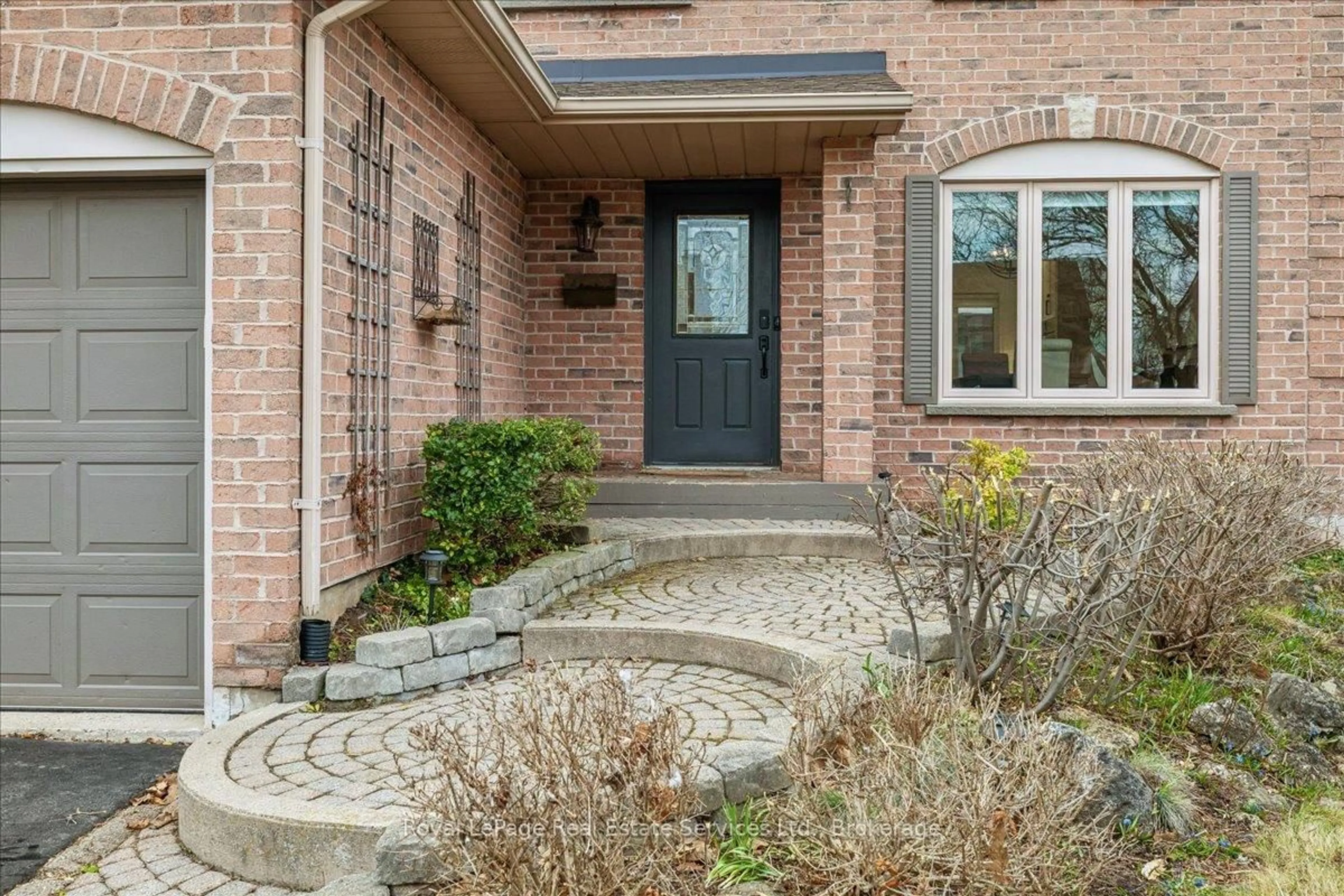 Home with brick exterior material, street for 3231 Pinemeadow Dr, Burlington Ontario L7M 3M5
