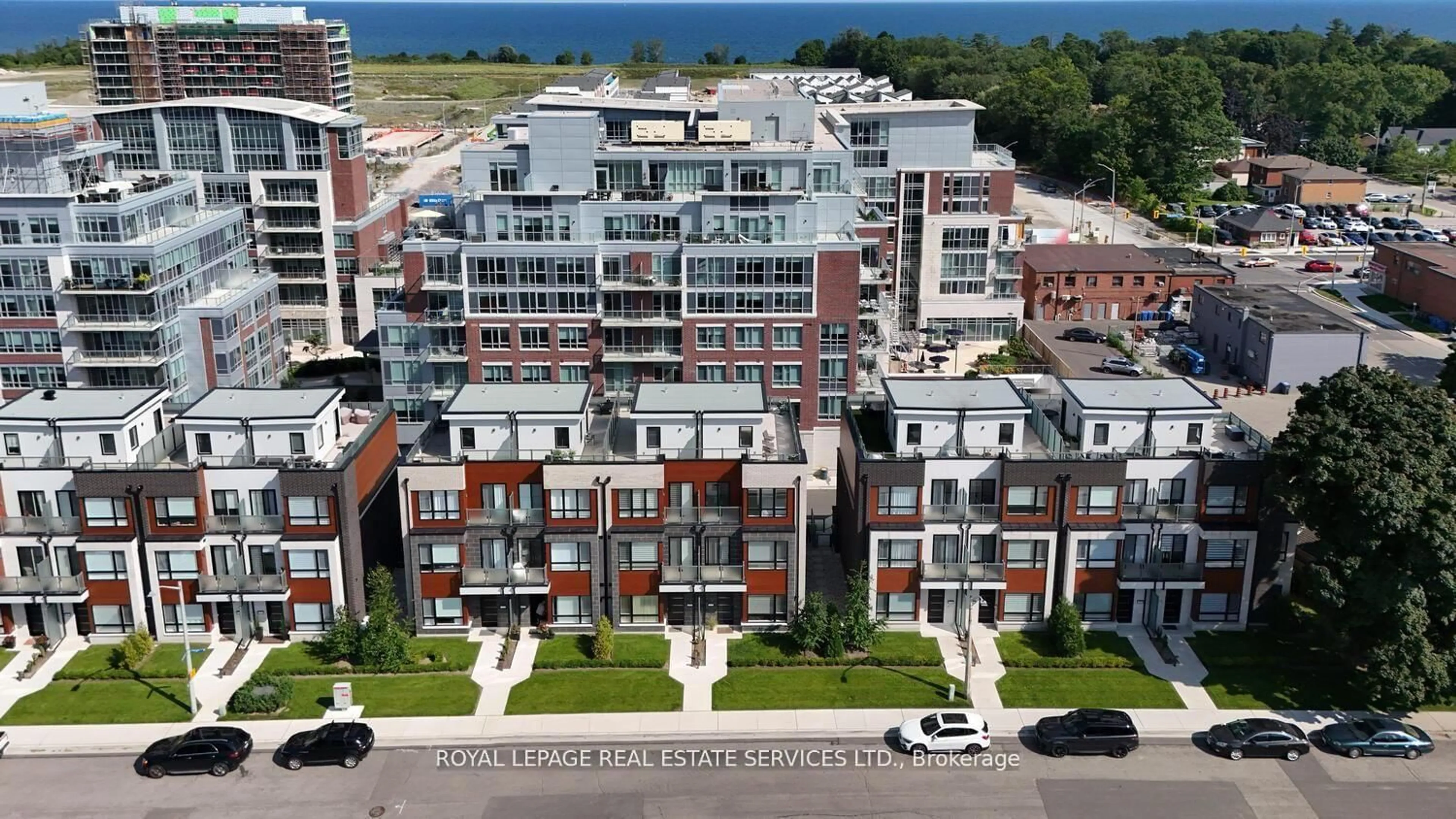 A pic from outside/outdoor area/front of a property/back of a property/a pic from drone, city buildings view from balcony for 137 High St, Mississauga Ontario L5H 1K4