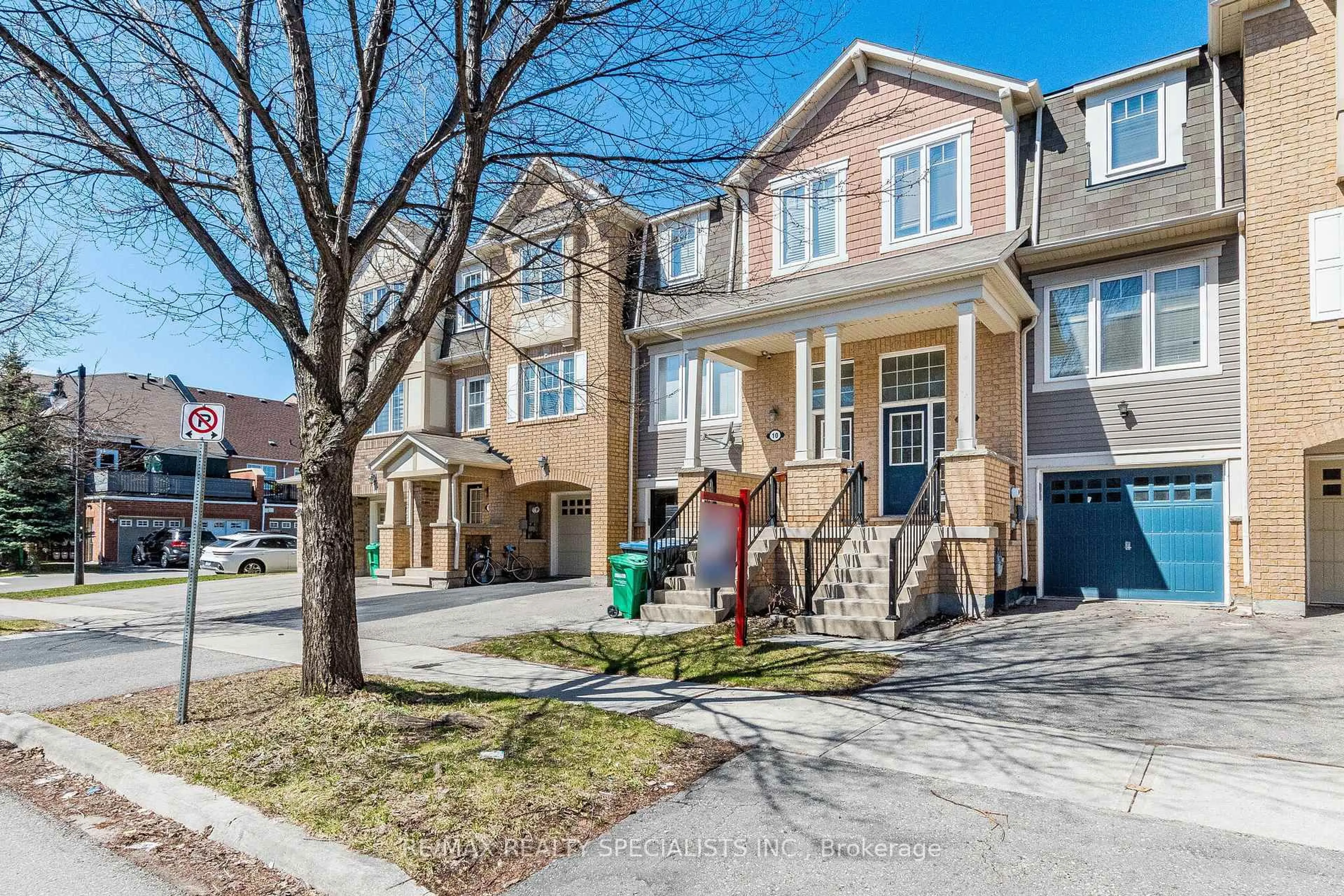 A pic from outside/outdoor area/front of a property/back of a property/a pic from drone, street for 8 Portsdown Rd, Brampton Ontario L7A 0P8