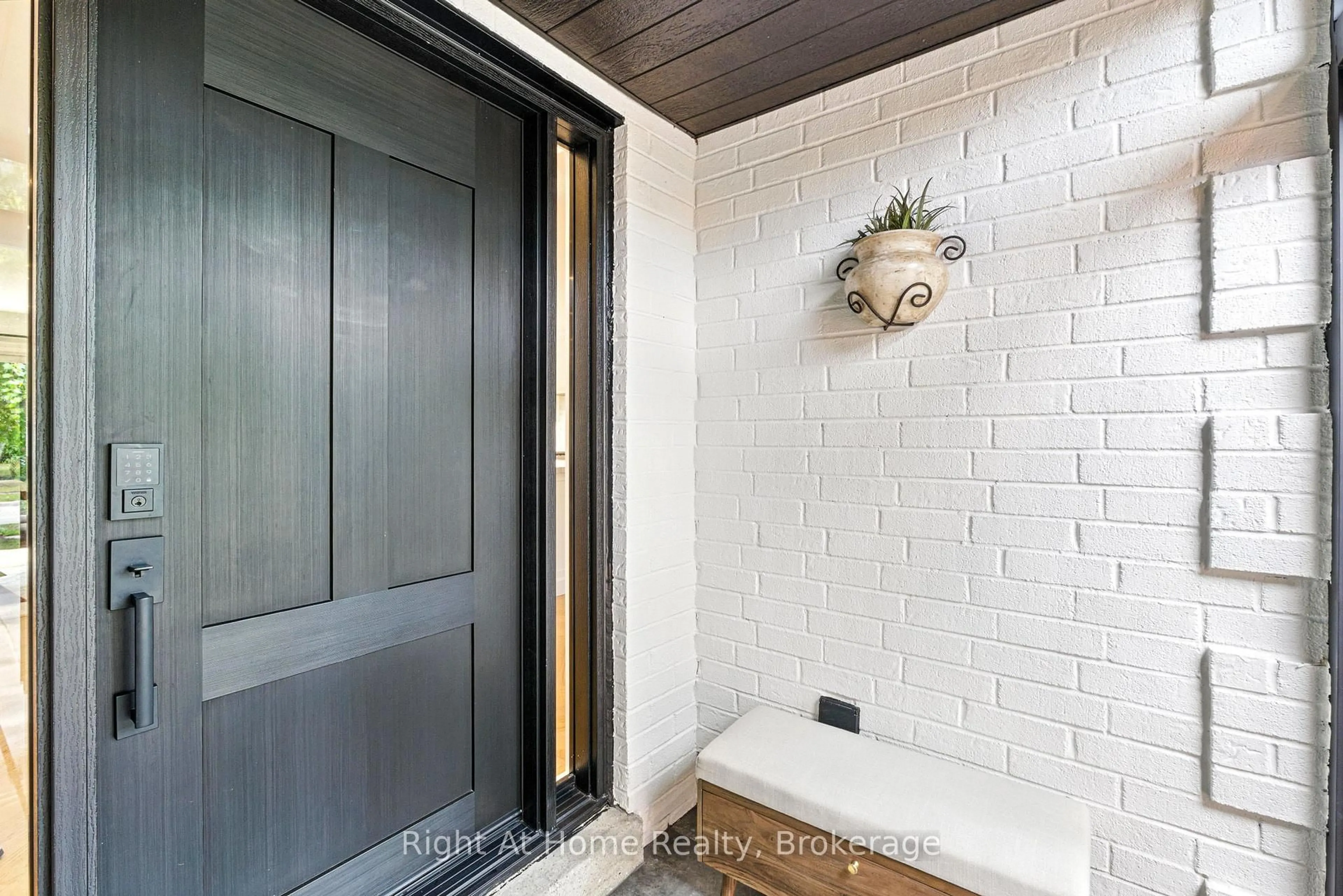 Indoor entryway for 230 Poole Dr, Oakville Ontario L6H 3W4