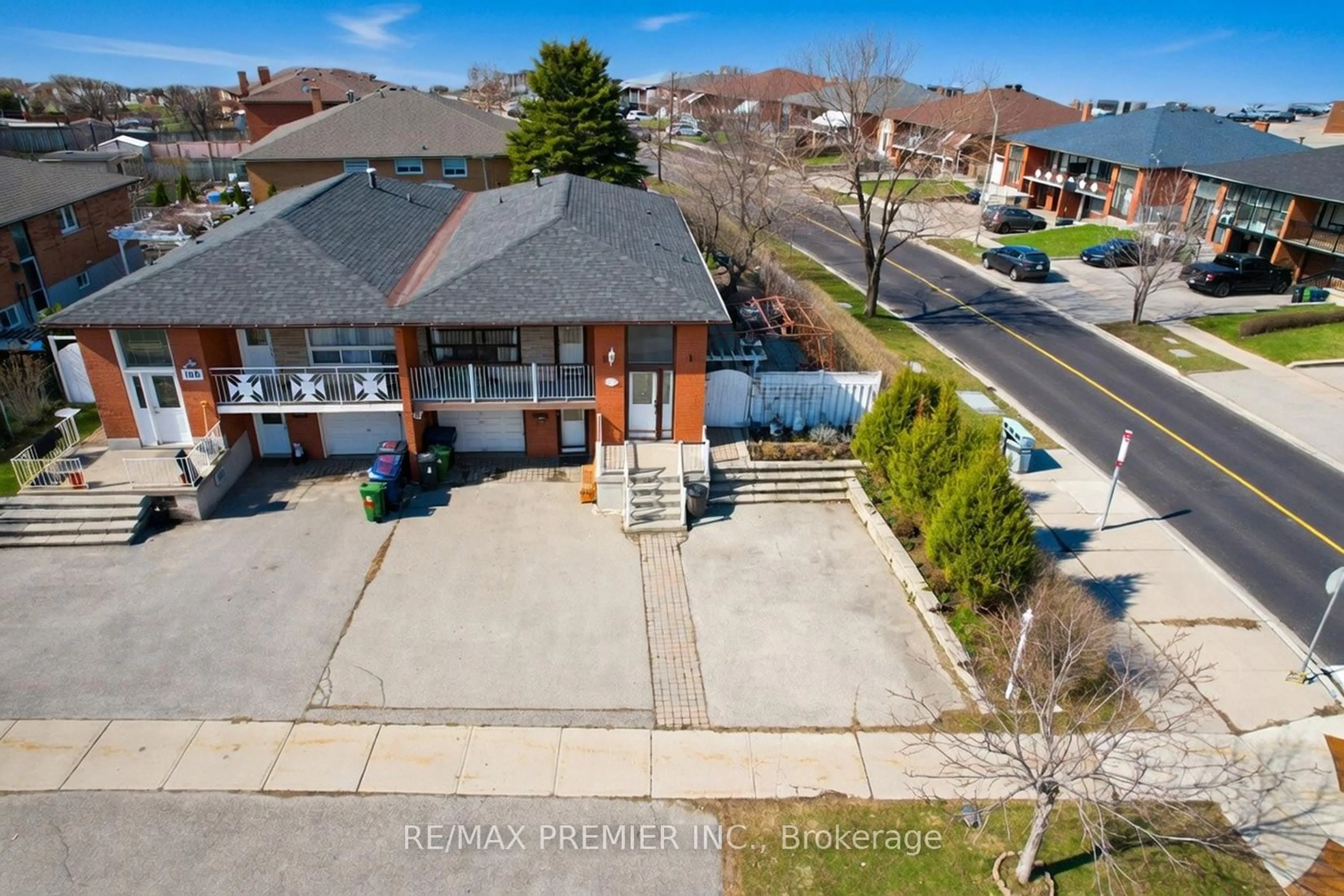 A pic from outside/outdoor area/front of a property/back of a property/a pic from drone, street for 108 Hisey Cres, Toronto Ontario M3N 1V1