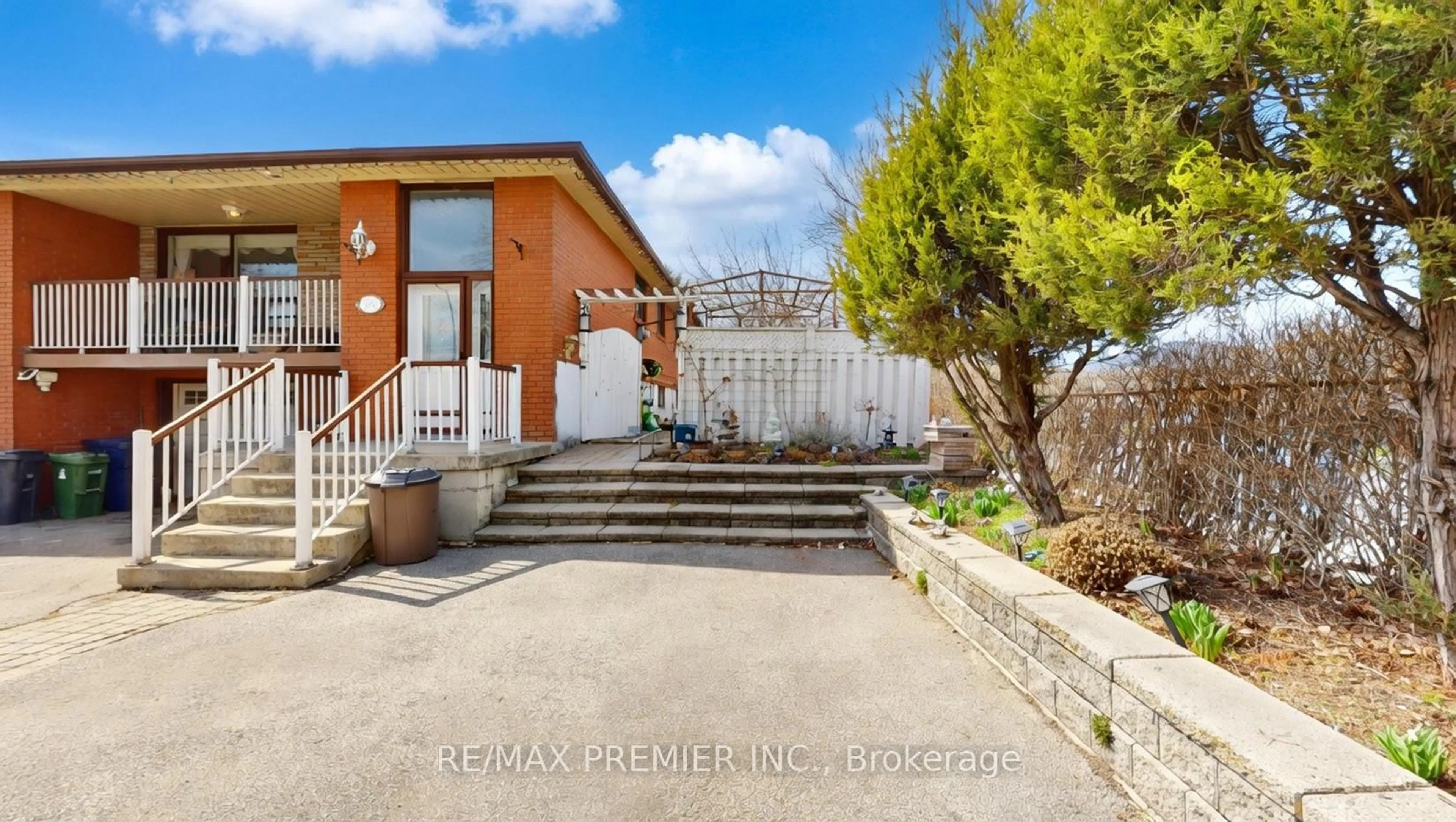 Unknown for 108 Hisey Cres, Toronto Ontario M3N 1V1