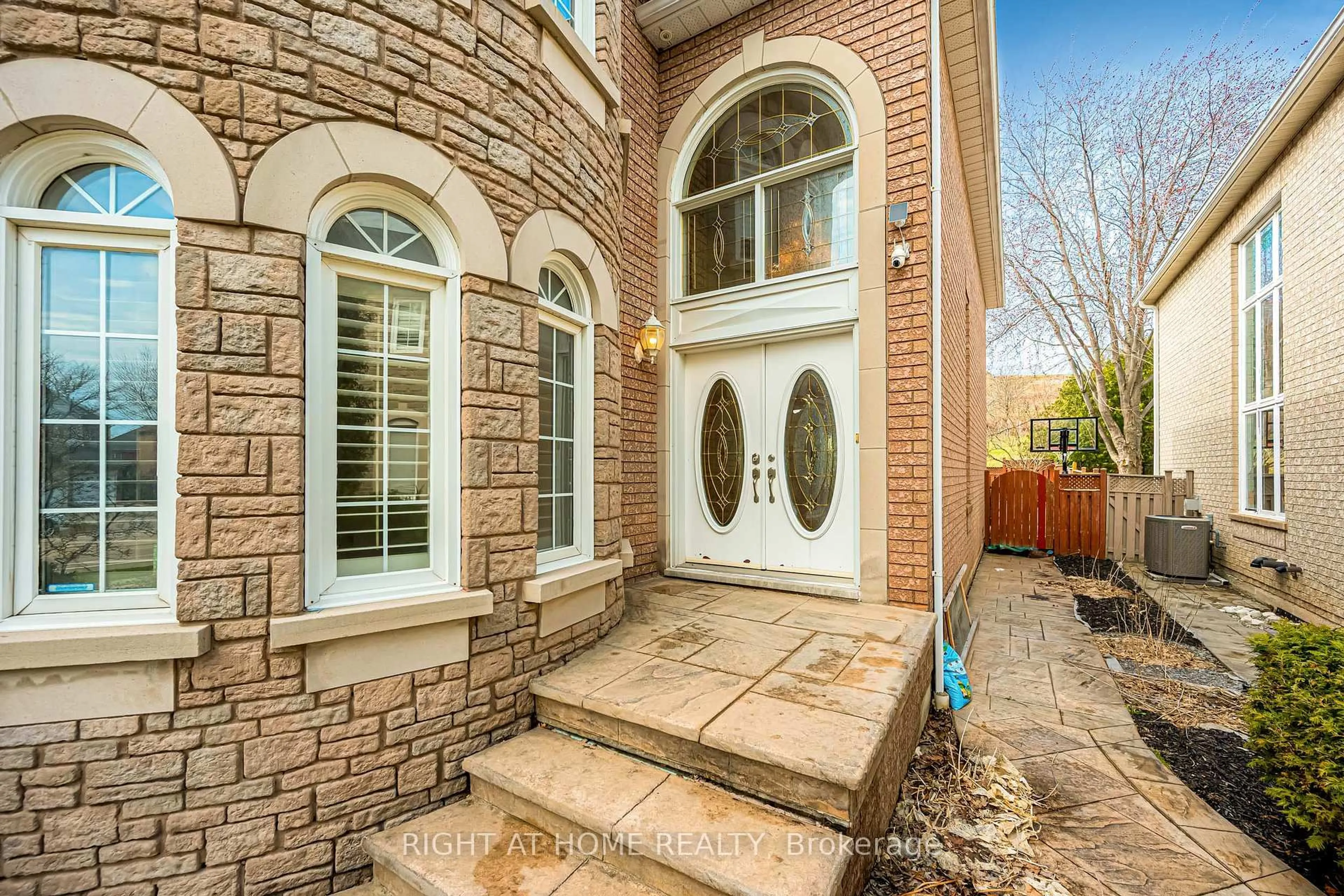 Home with brick exterior material, street for 343 Bristol Rd, Mississauga Ontario L4Z 3V6