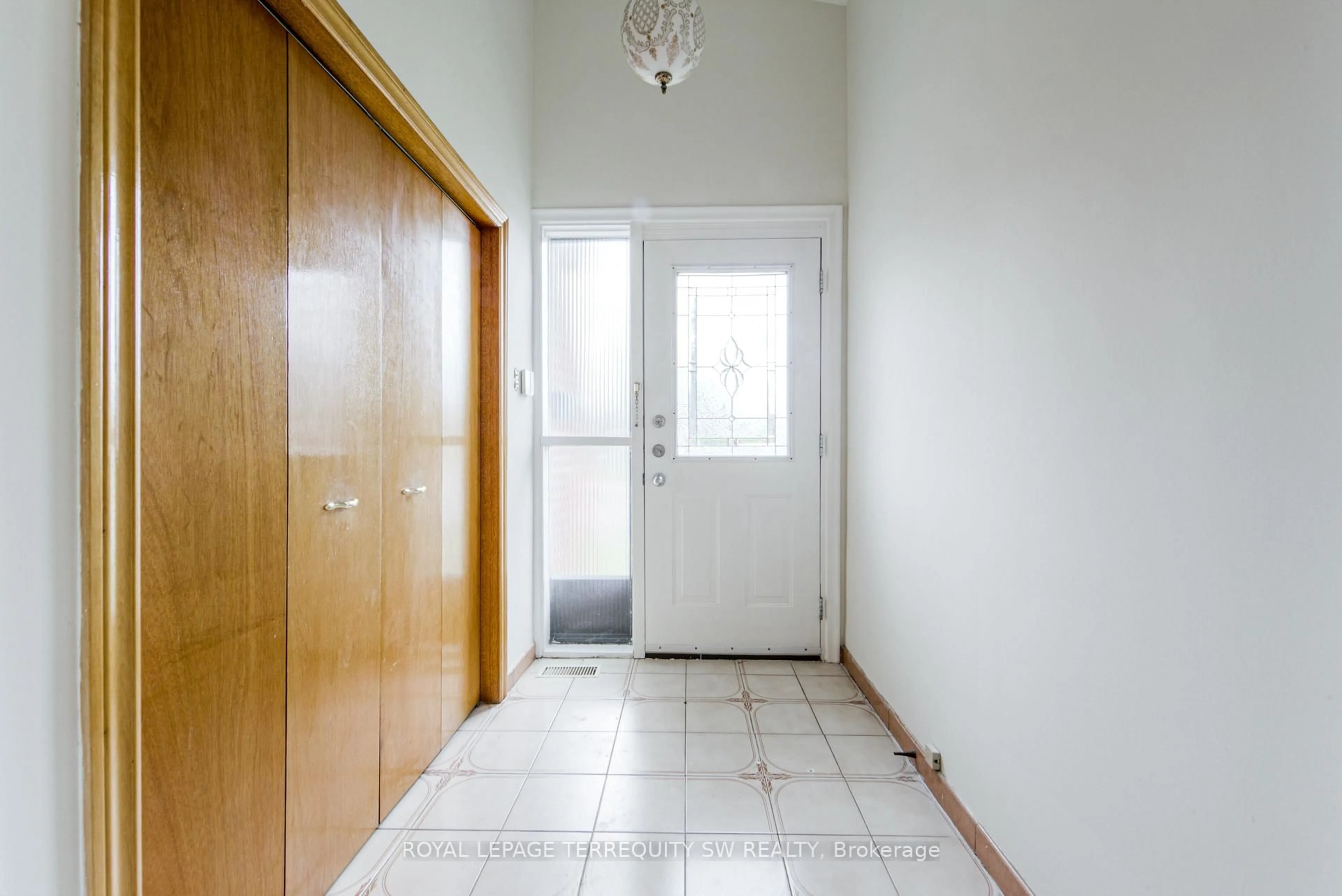 Unknown for 35 Euphrasia Dr, Toronto Ontario M6B 3V8