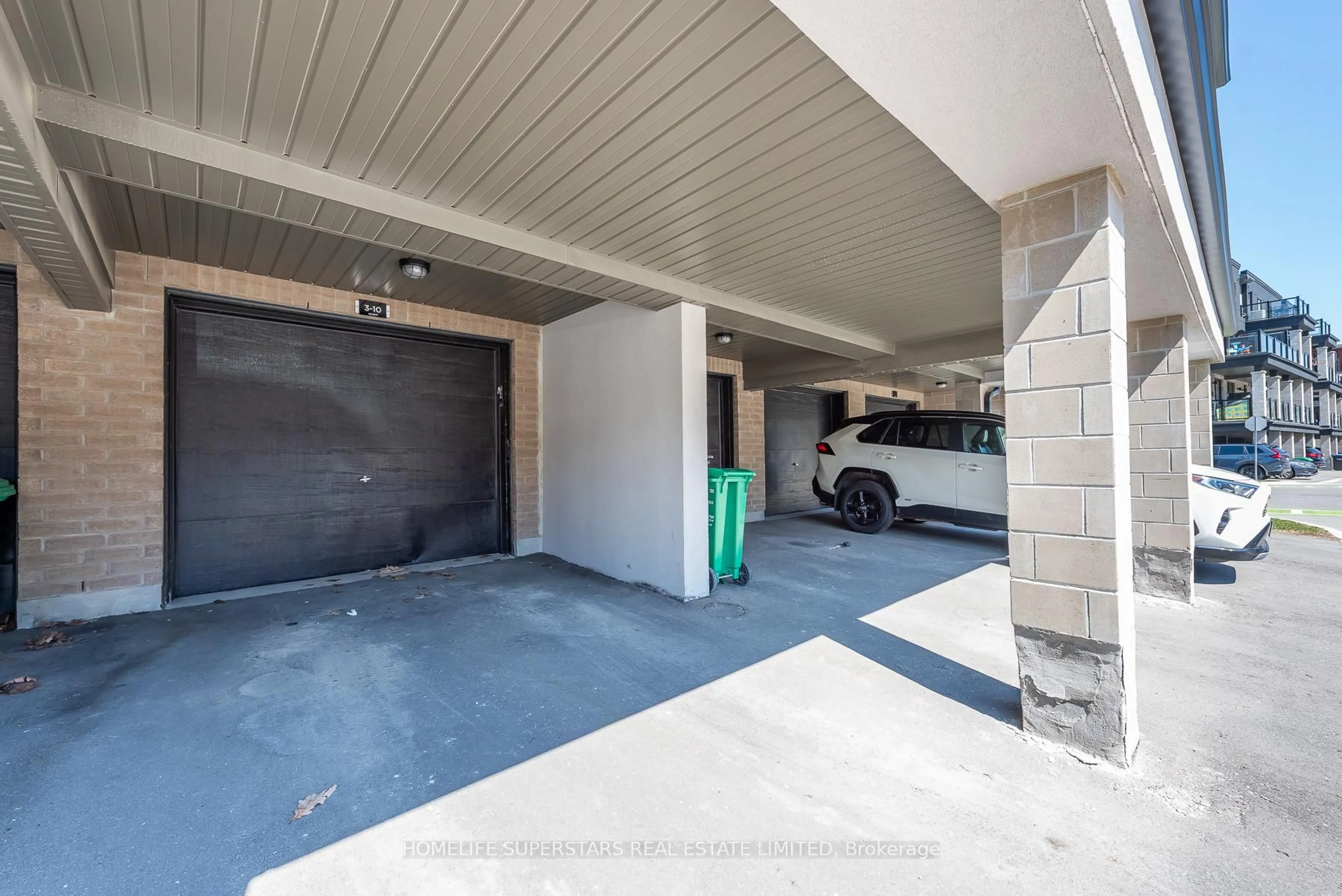 Indoor garage for 10 Knotsberry Circ #3, Brampton Ontario L6Y 6G1