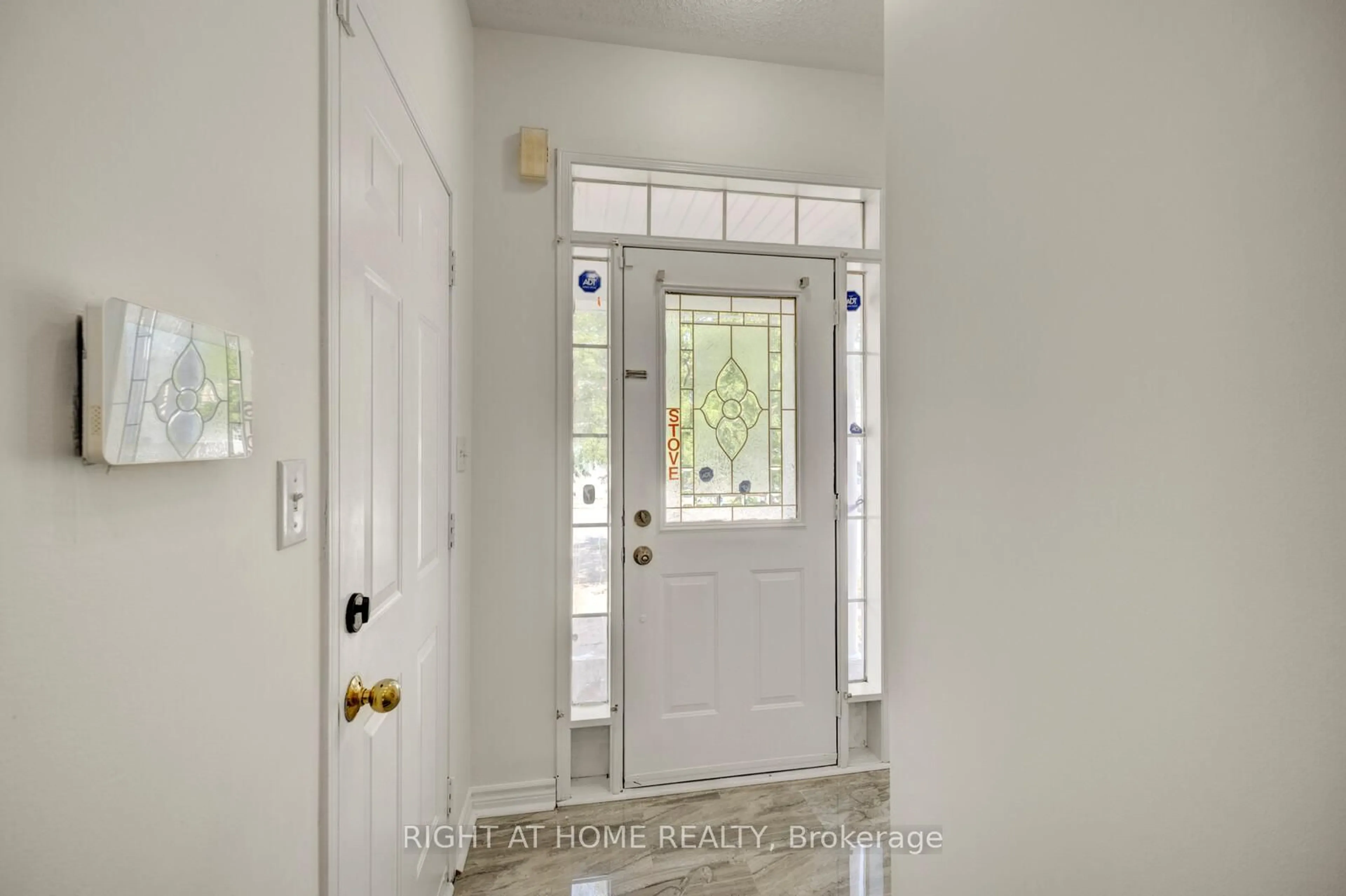 Indoor entryway for 53 Feather Reed Way, Brampton Ontario L6R 2Z7