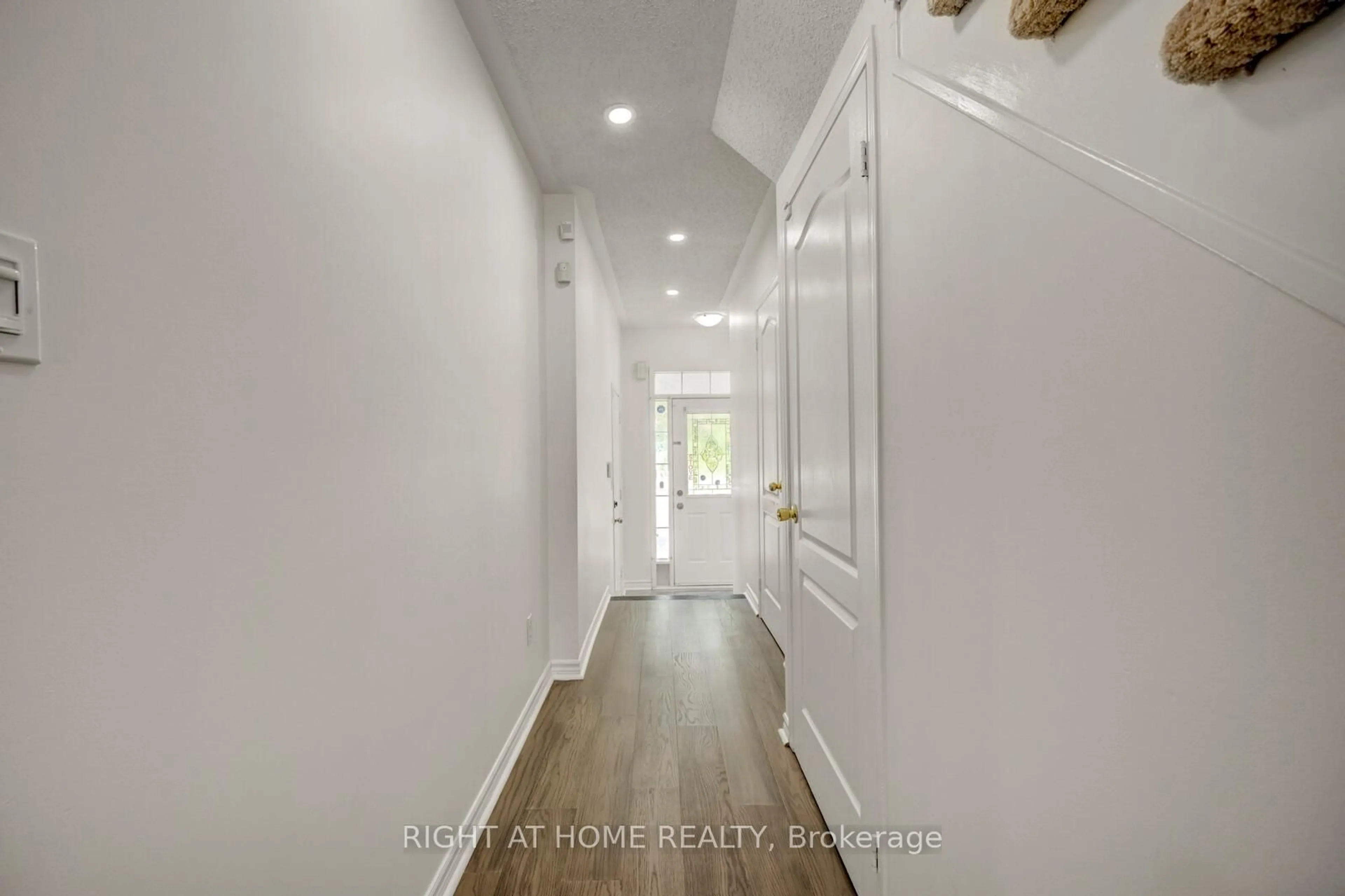 Indoor entryway for 53 Feather Reed Way, Brampton Ontario L6R 2Z7